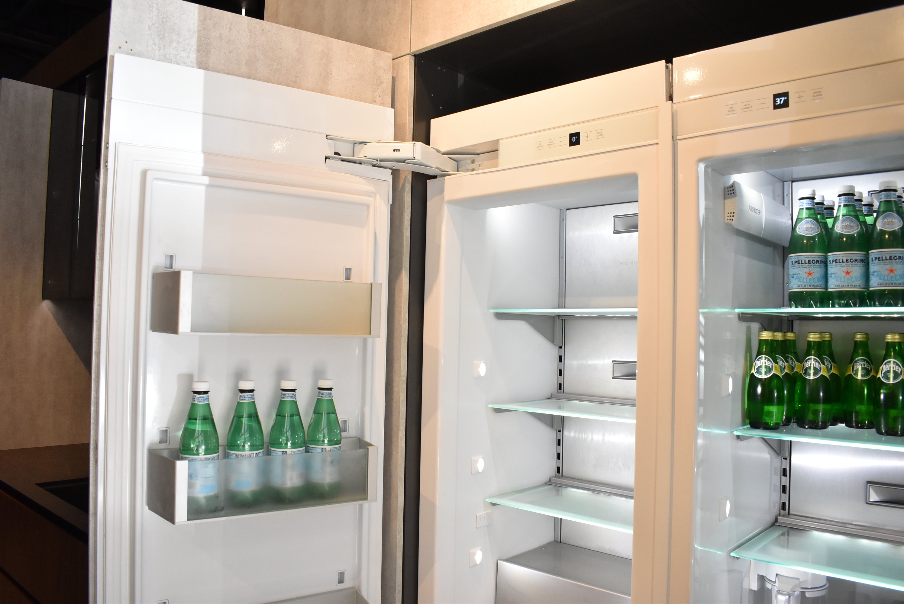 Azzurri Casa Dubai Style Modern Kitchen with Dekton Countertops and Monogram Appliances