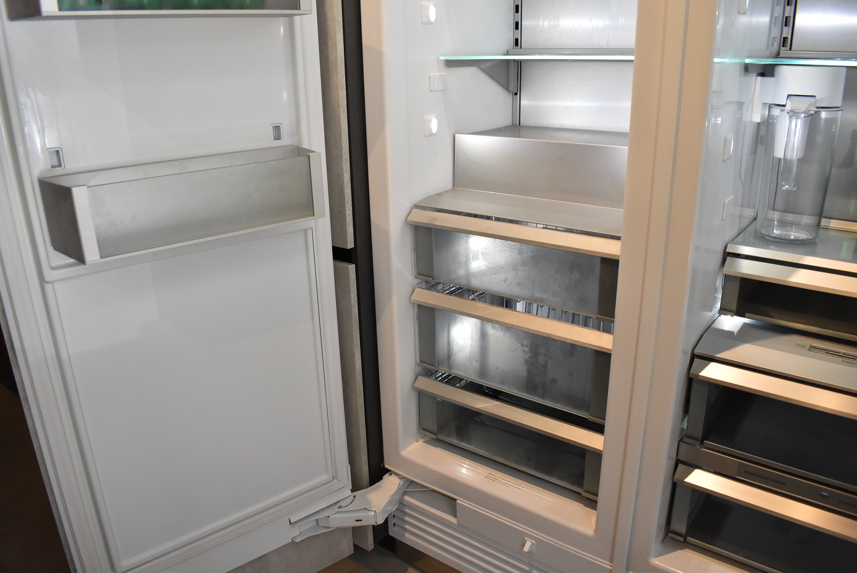 Azzurri Casa Dubai Style Modern Kitchen with Dekton Countertops and Monogram Appliances