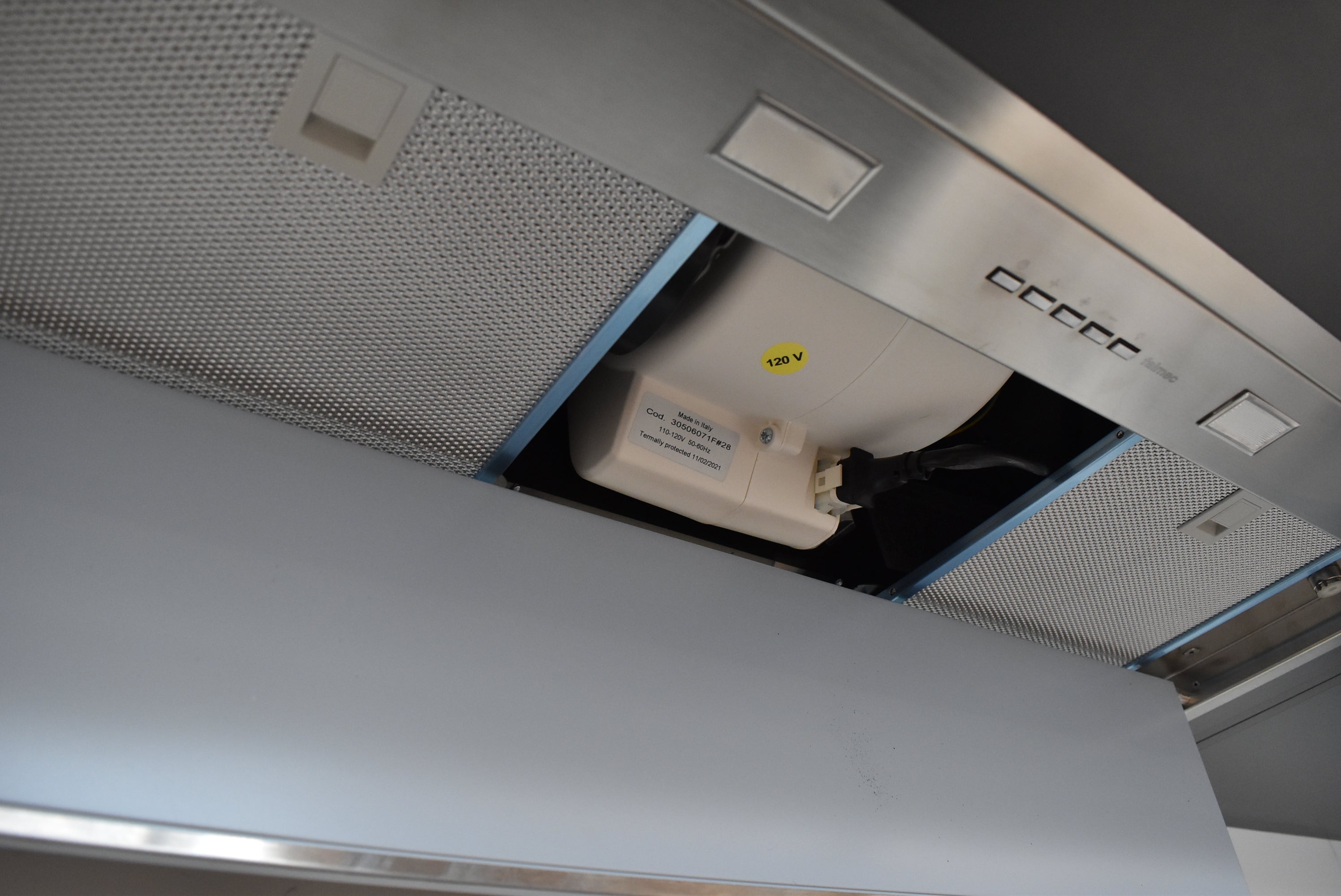 Azzurri Casa Light Grey Italian Style Modern Kitchen with Dekton Countertops and Fulgor Milano Appliances