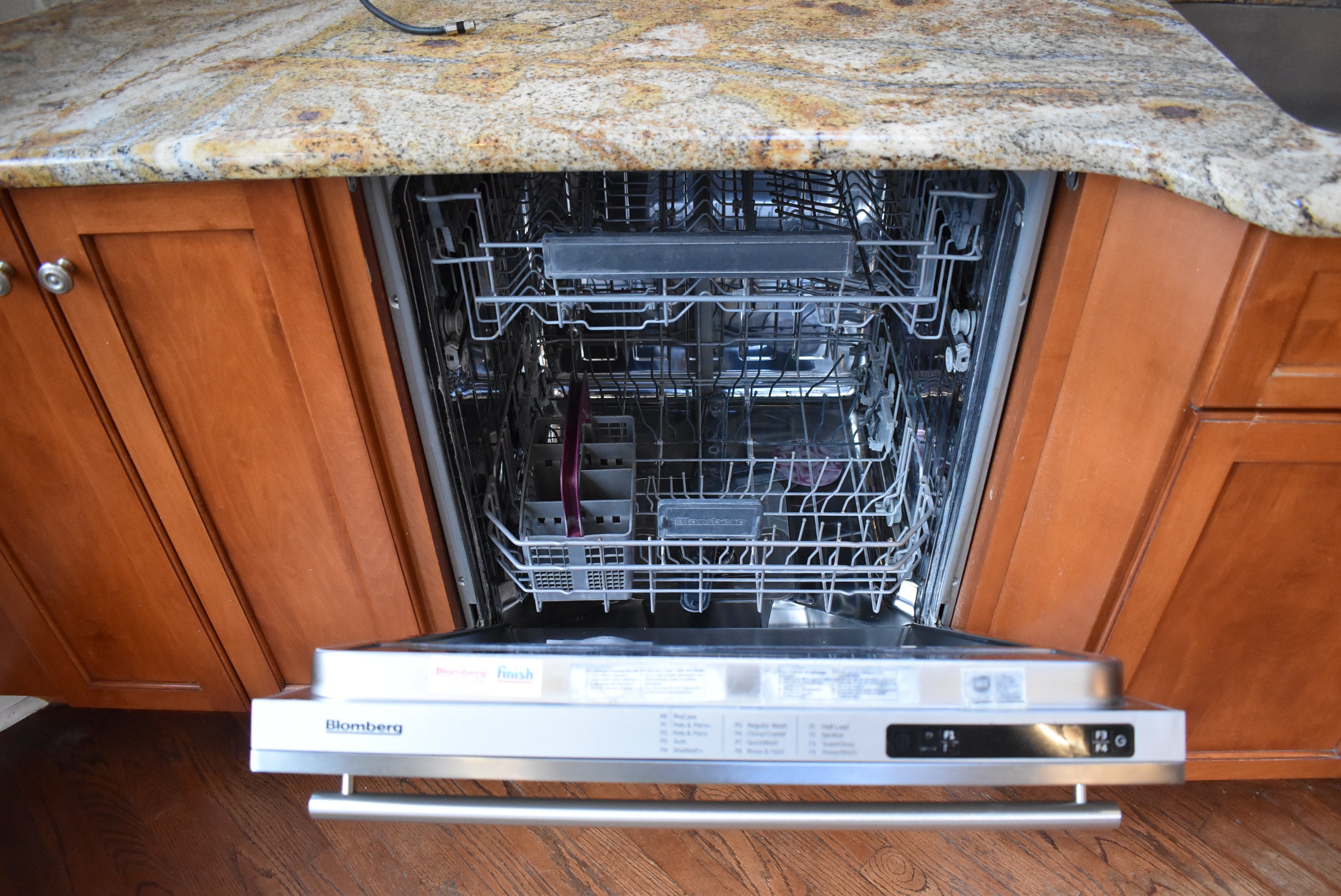 Christiana Cabinetry Strawberry Traditional Pre-Owned Kitchen