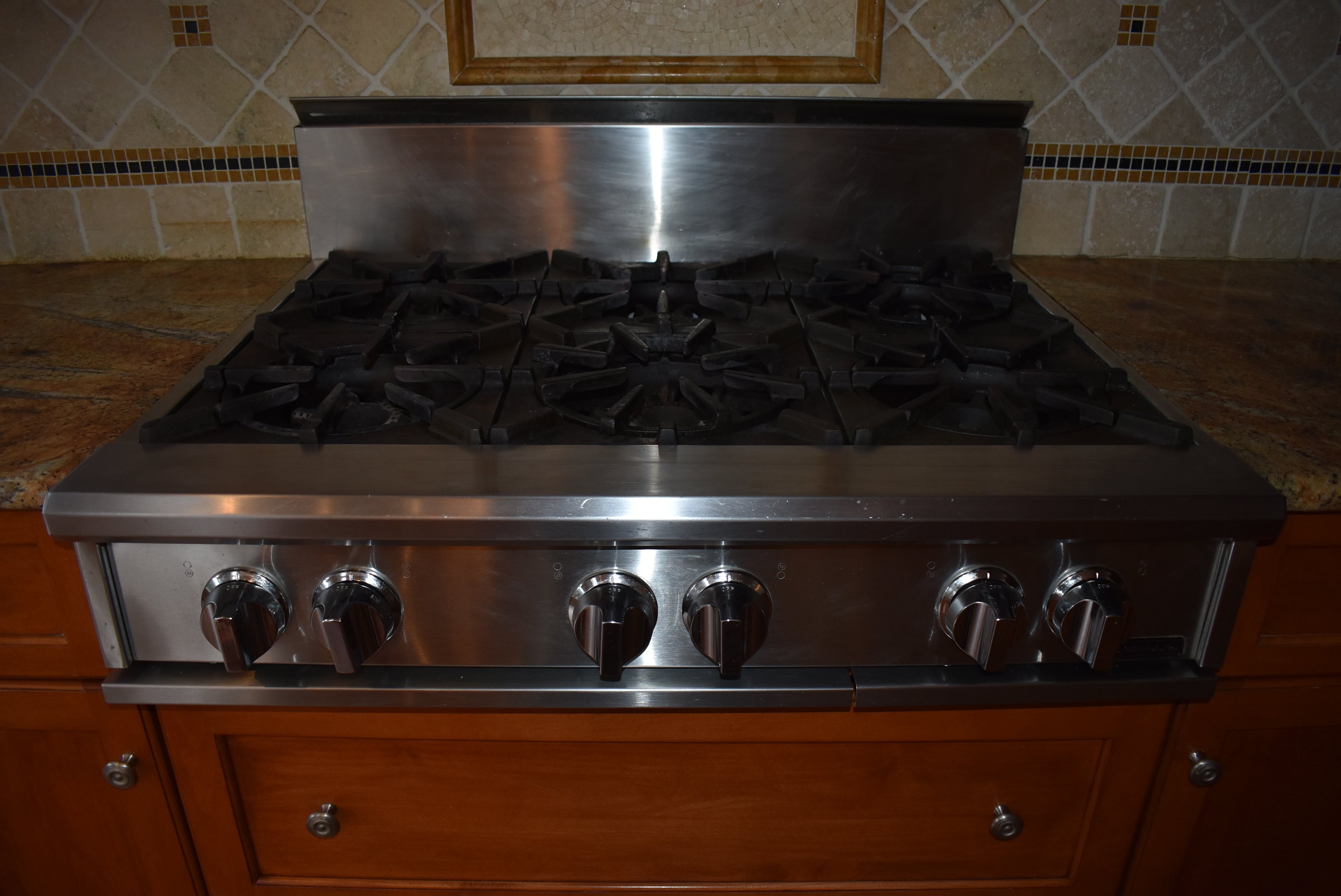 Christiana Cabinetry Strawberry Traditional Pre-Owned Kitchen