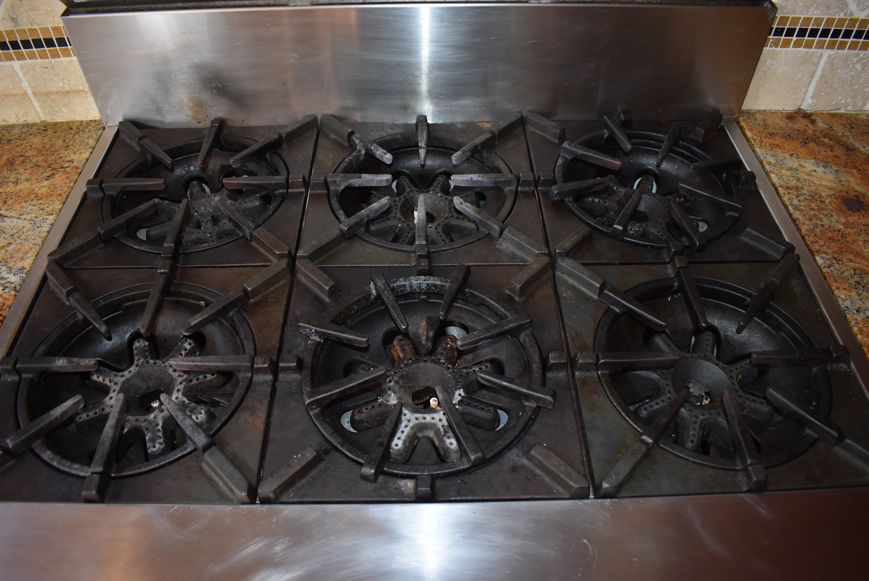 Christiana Cabinetry Strawberry Traditional Pre-Owned Kitchen