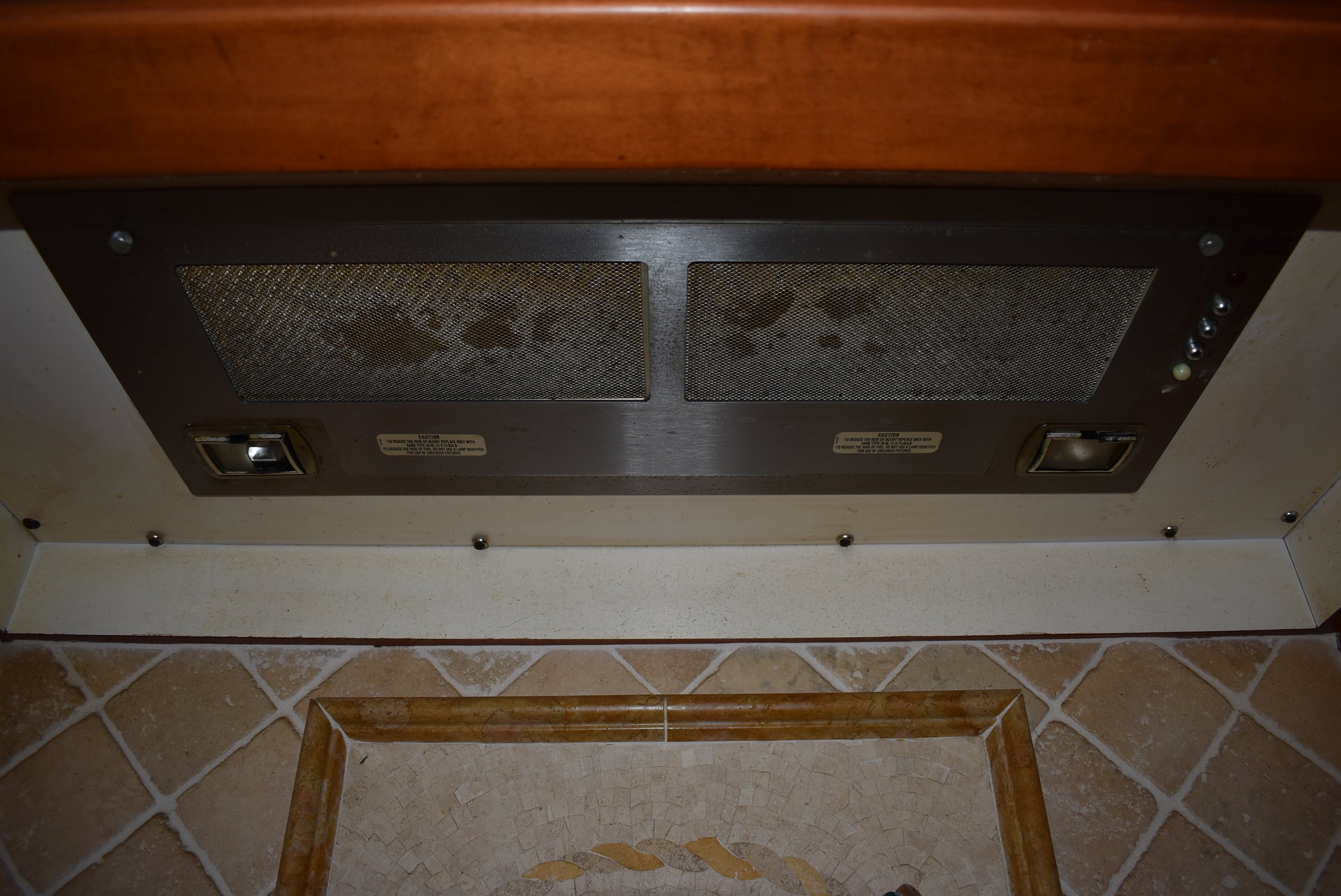 Christiana Cabinetry Strawberry Traditional Pre-Owned Kitchen