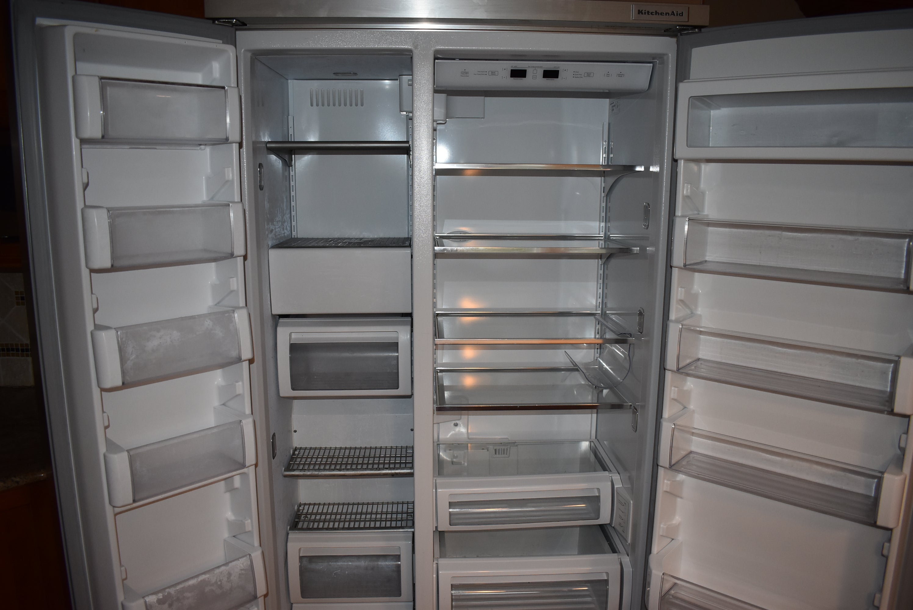 Christiana Cabinetry Strawberry Traditional Pre-Owned Kitchen