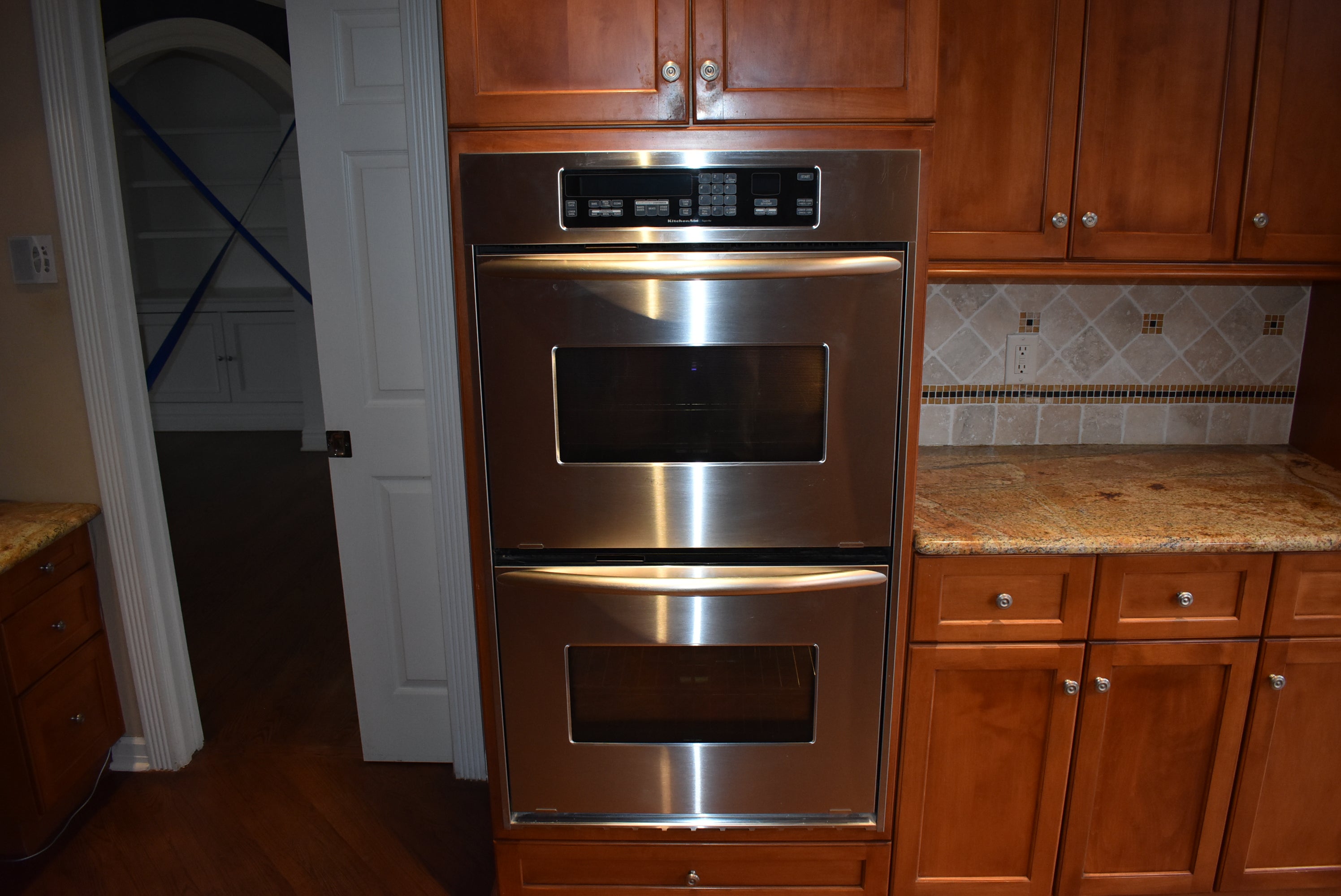 Christiana Cabinetry Strawberry Traditional Pre-Owned Kitchen