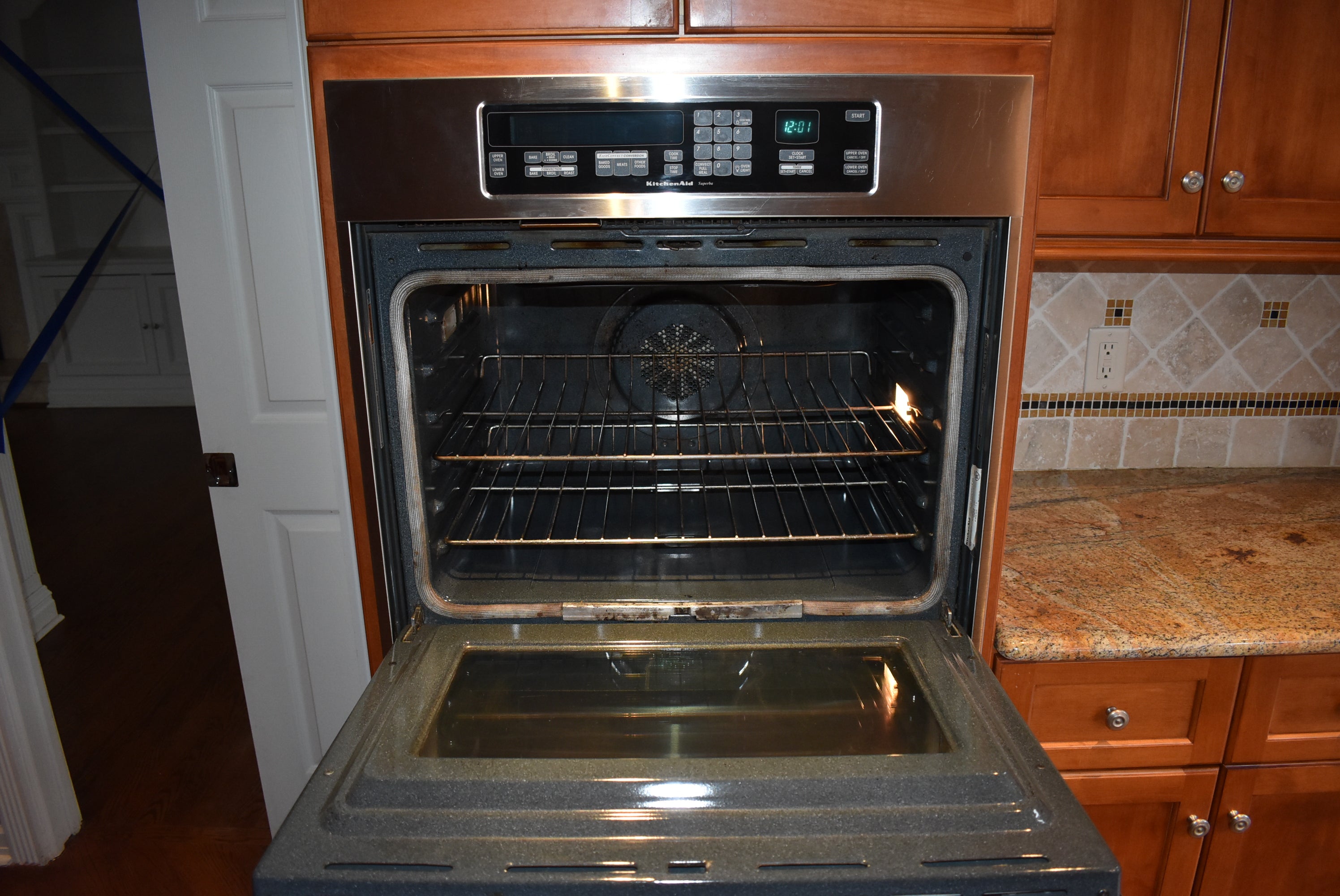 Christiana Cabinetry Strawberry Traditional Pre-Owned Kitchen