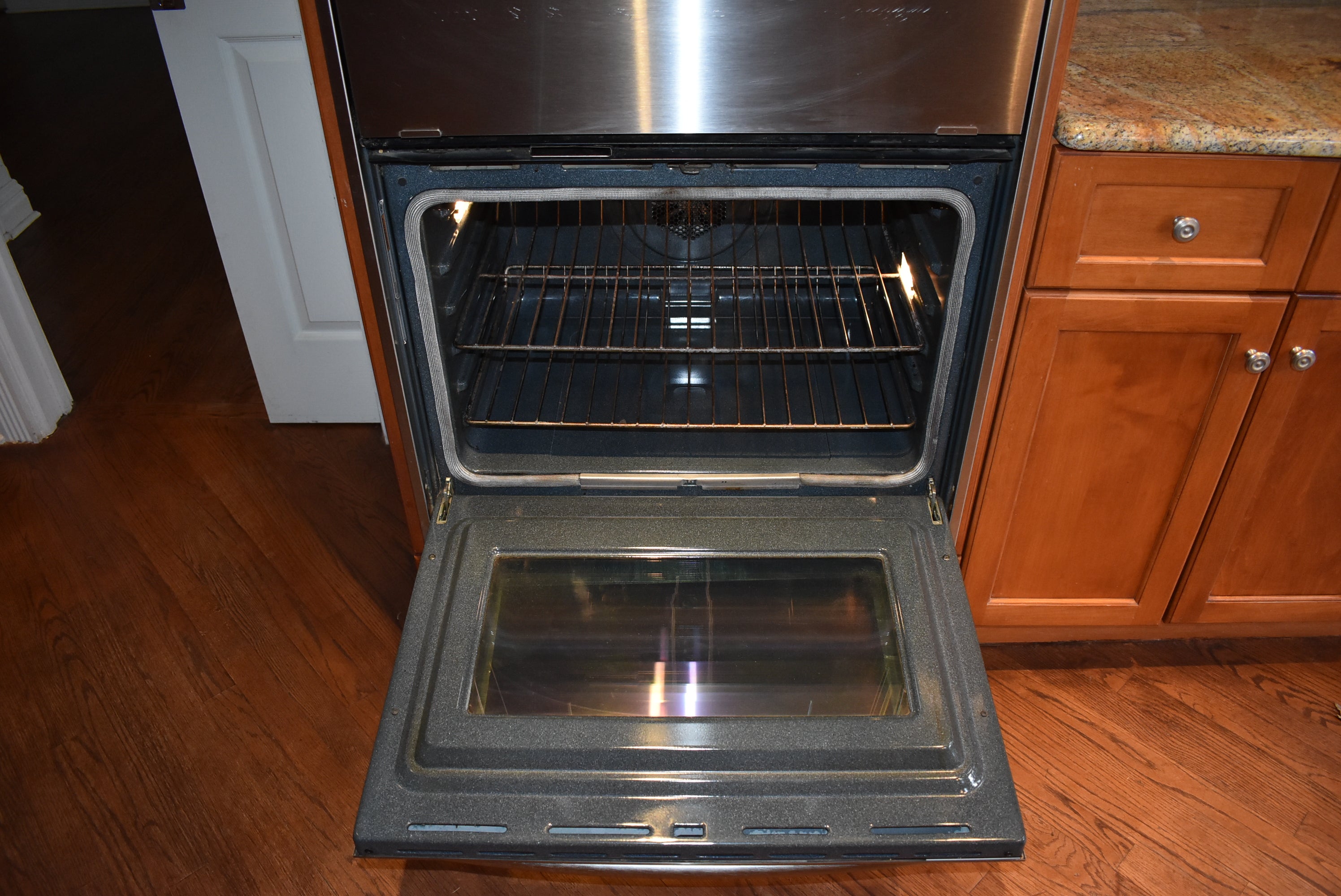 Christiana Cabinetry Strawberry Traditional Pre-Owned Kitchen