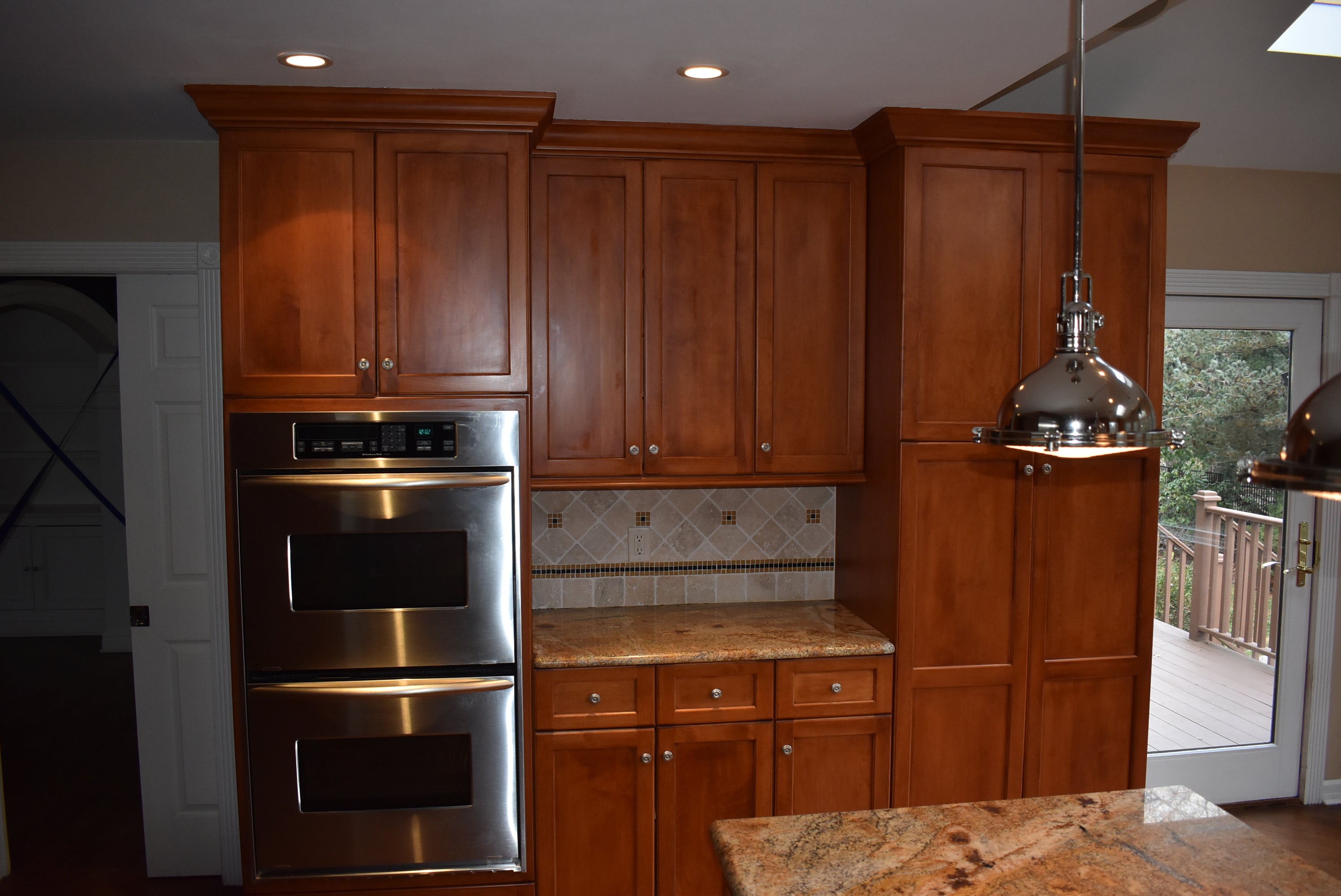 Christiana Cabinetry Strawberry Traditional Pre-Owned Kitchen