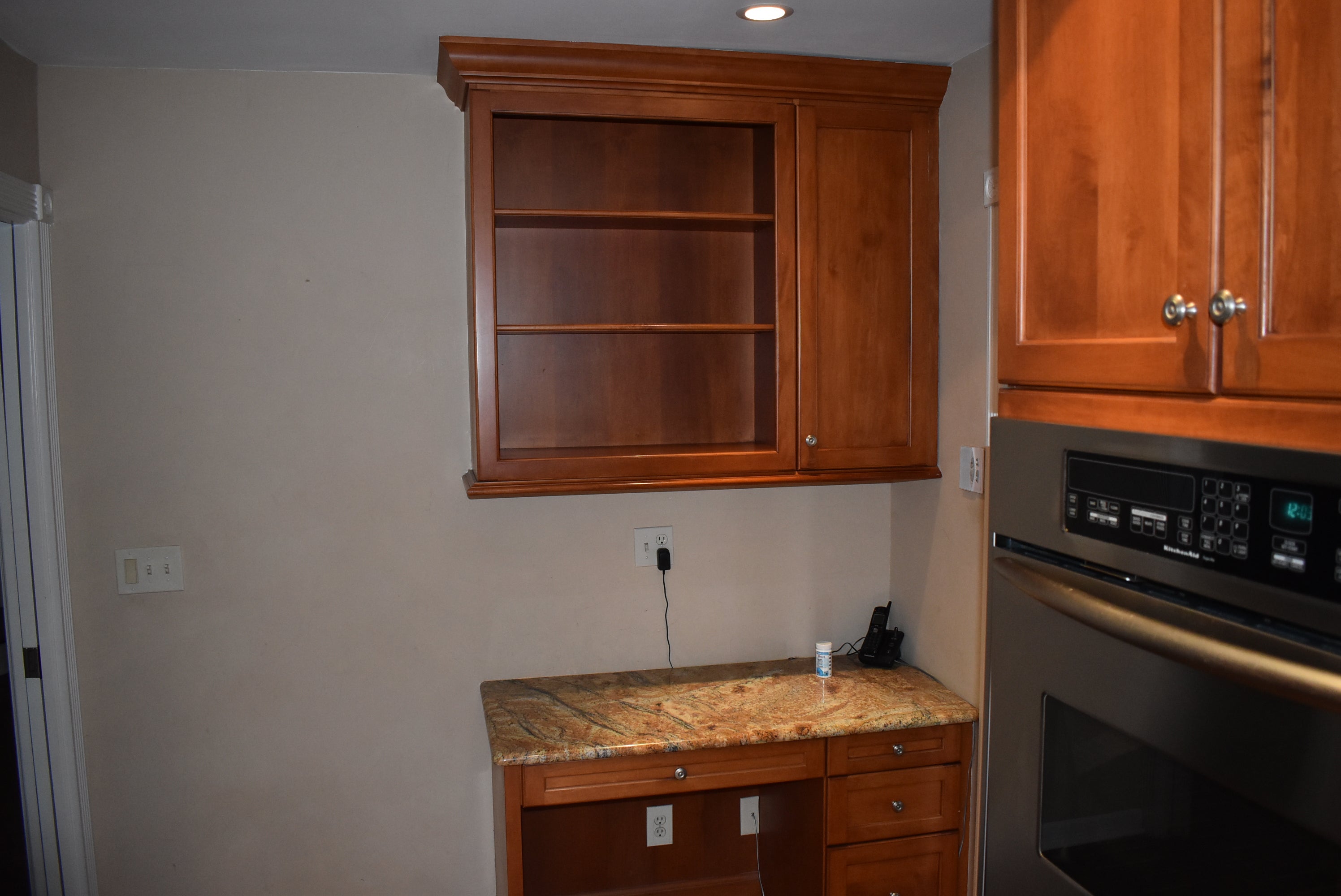 Christiana Cabinetry Strawberry Traditional Pre-Owned Kitchen