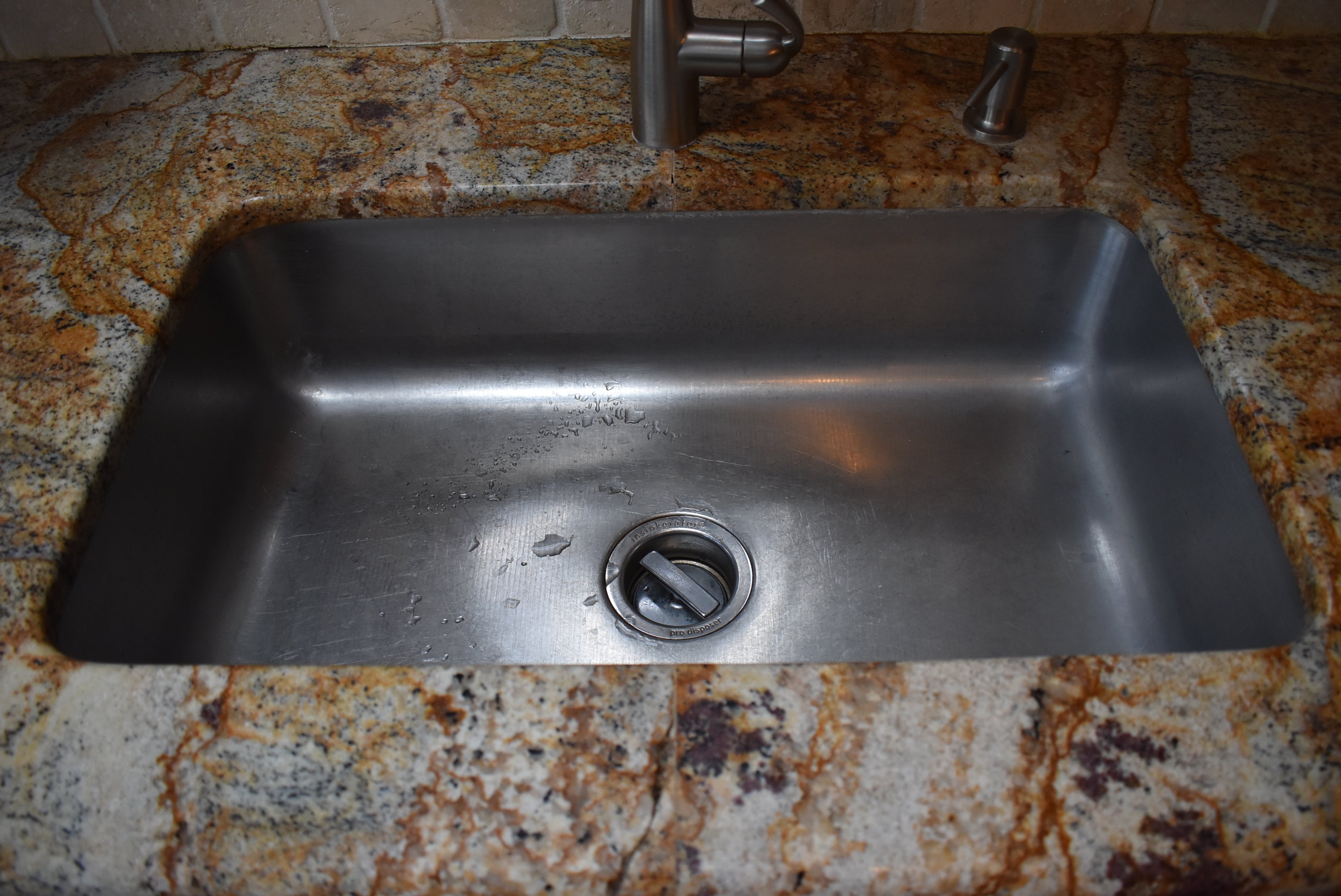 Christiana Cabinetry Strawberry Traditional Pre-Owned Kitchen