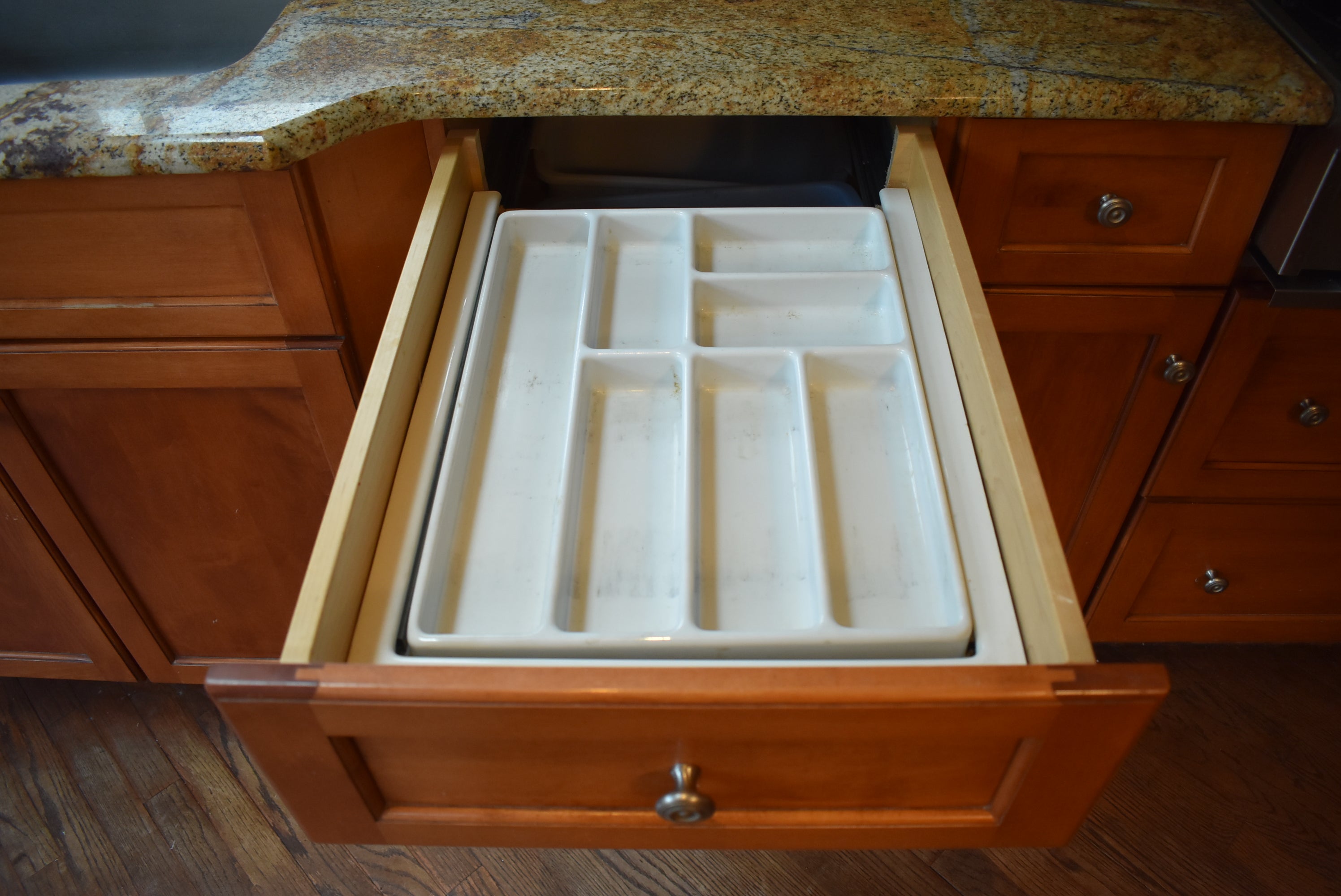 Christiana Cabinetry Strawberry Traditional Pre-Owned Kitchen