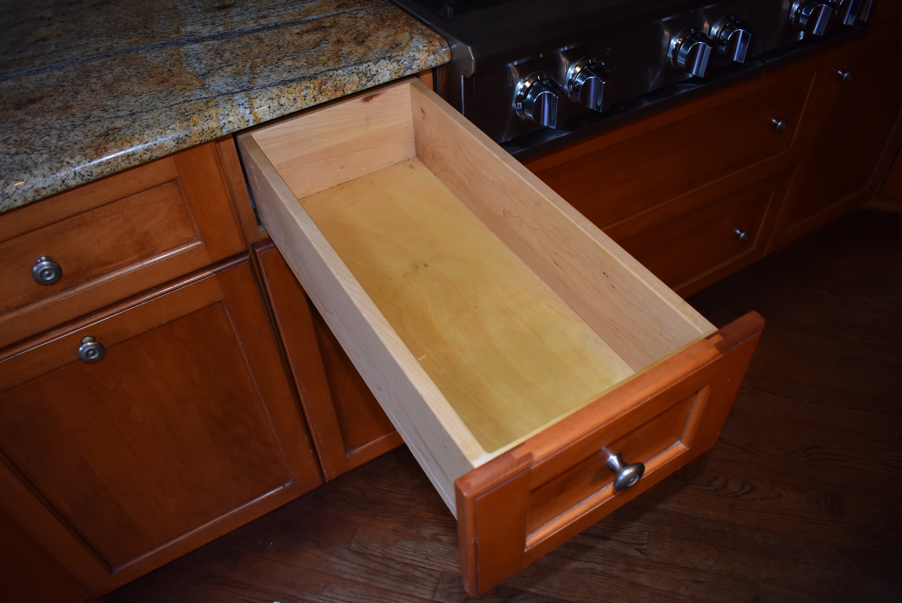 Christiana Cabinetry Strawberry Traditional Pre-Owned Kitchen