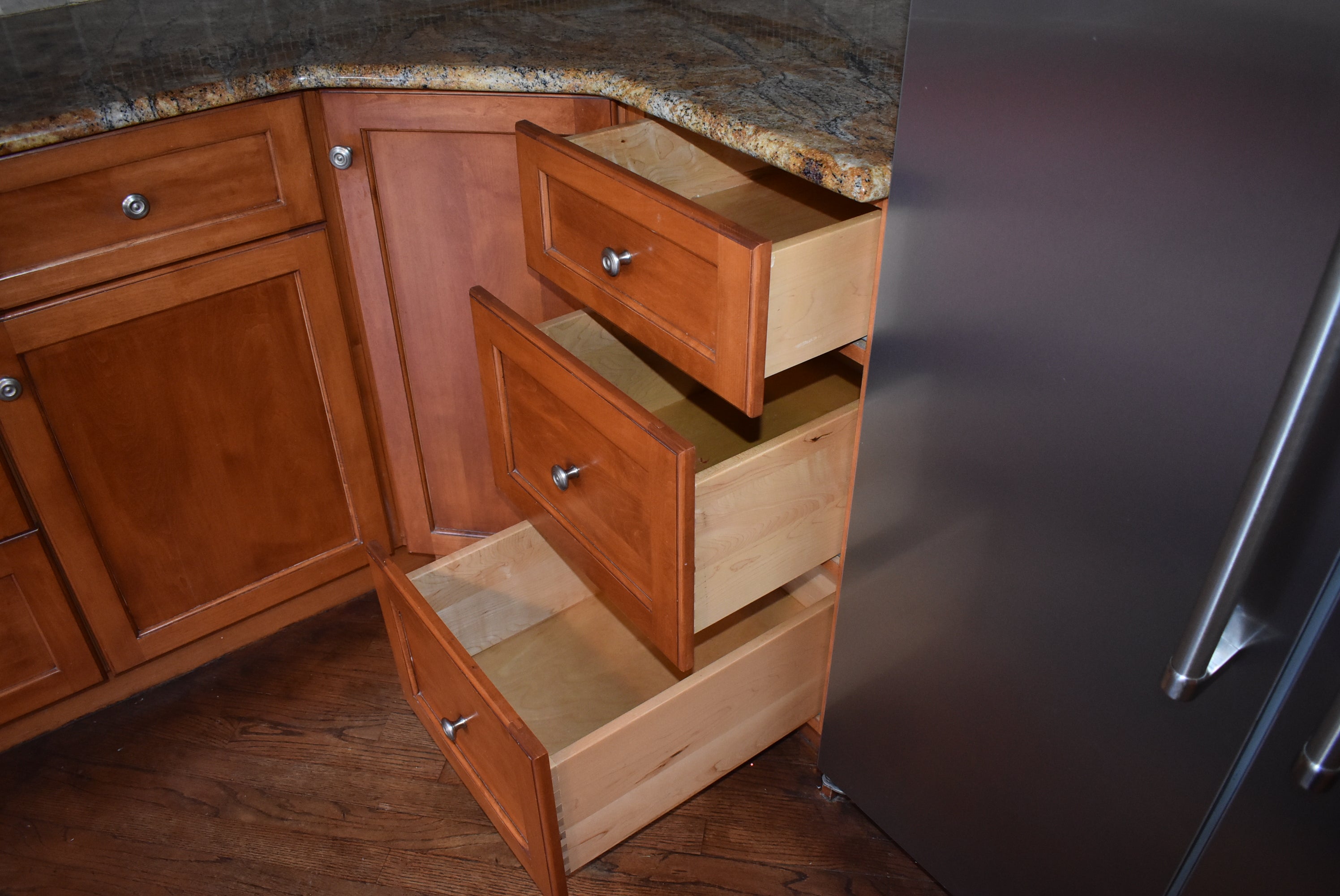 Christiana Cabinetry Strawberry Traditional Pre-Owned Kitchen