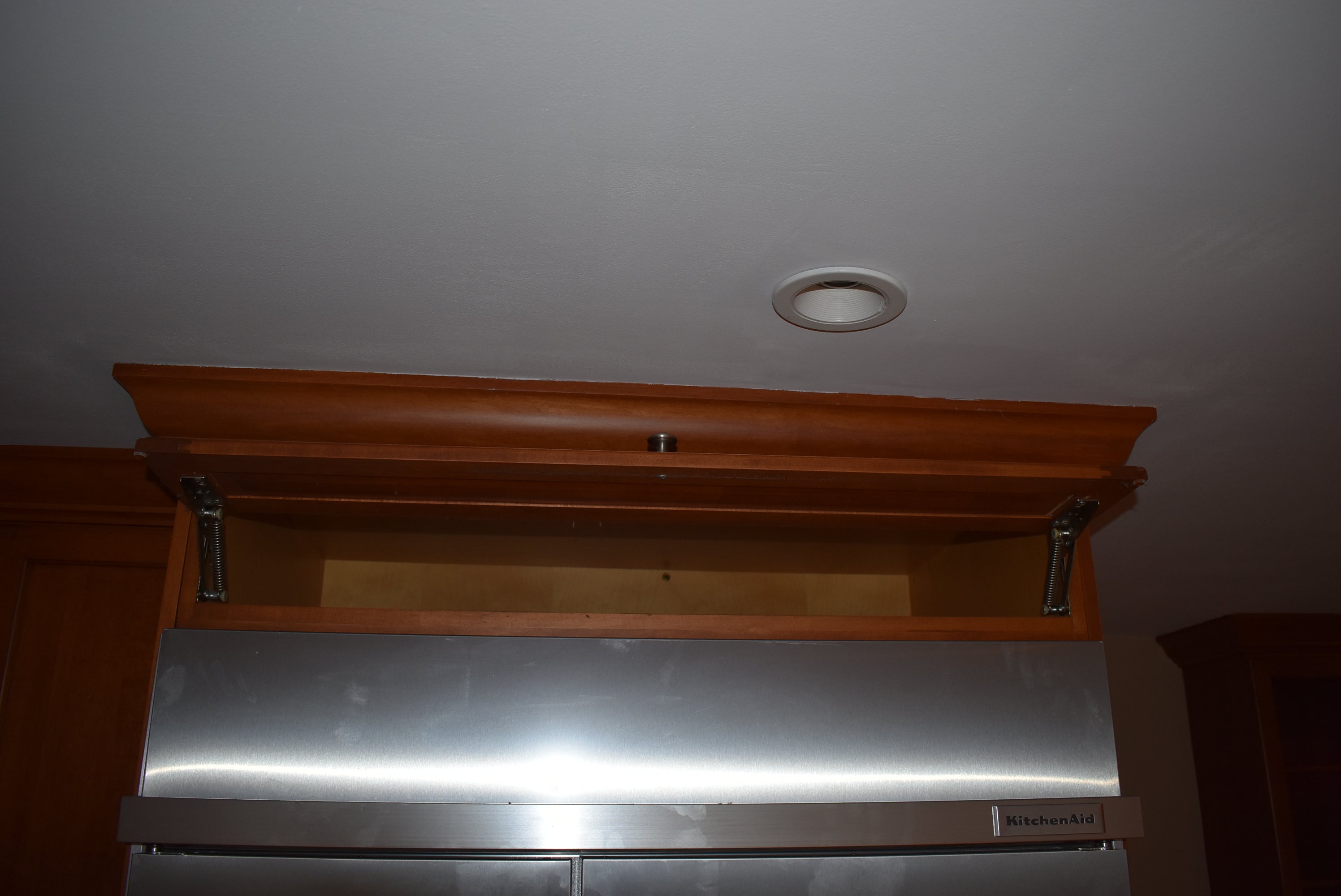 Christiana Cabinetry Strawberry Traditional Pre-Owned Kitchen