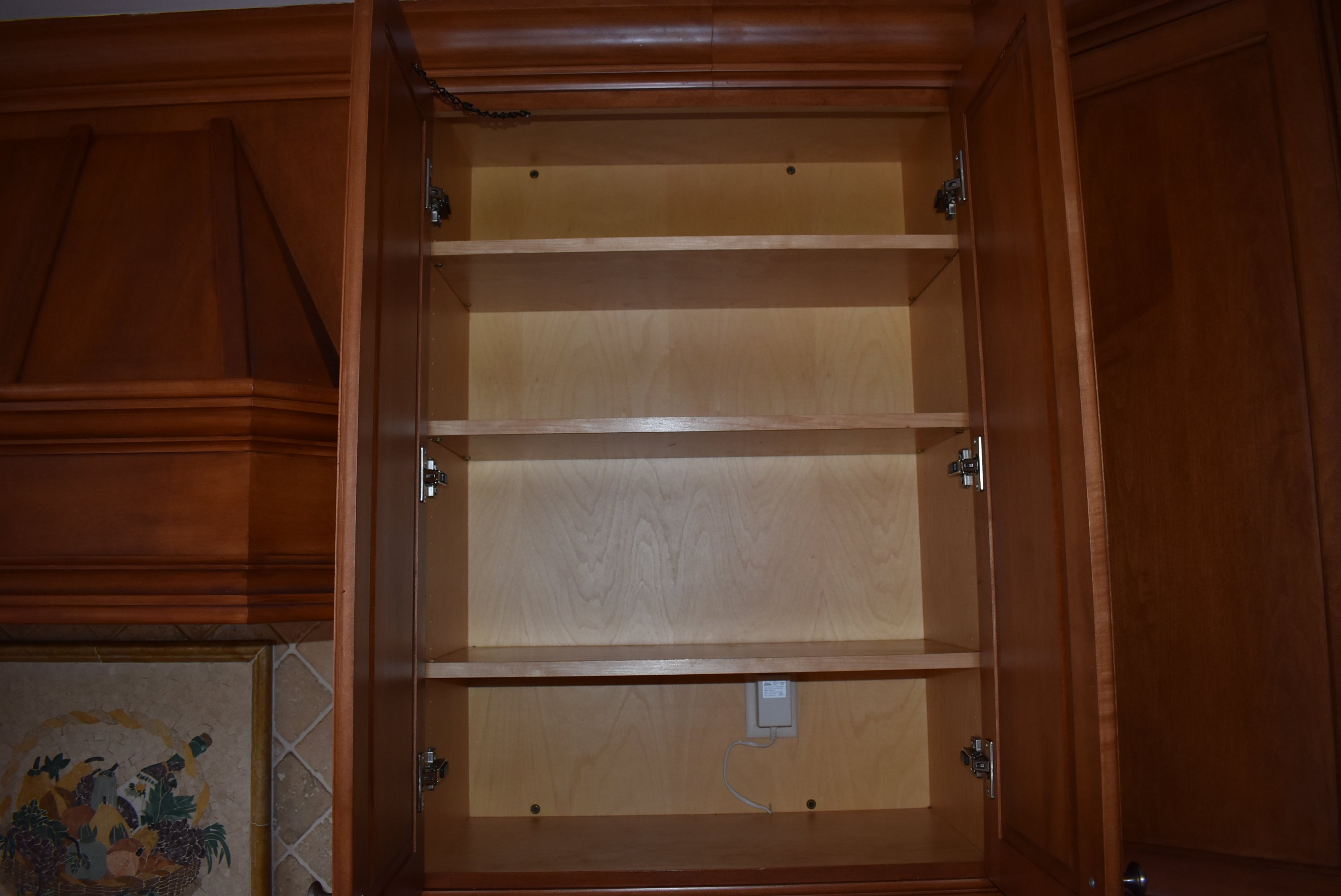 Christiana Cabinetry Strawberry Traditional Pre-Owned Kitchen