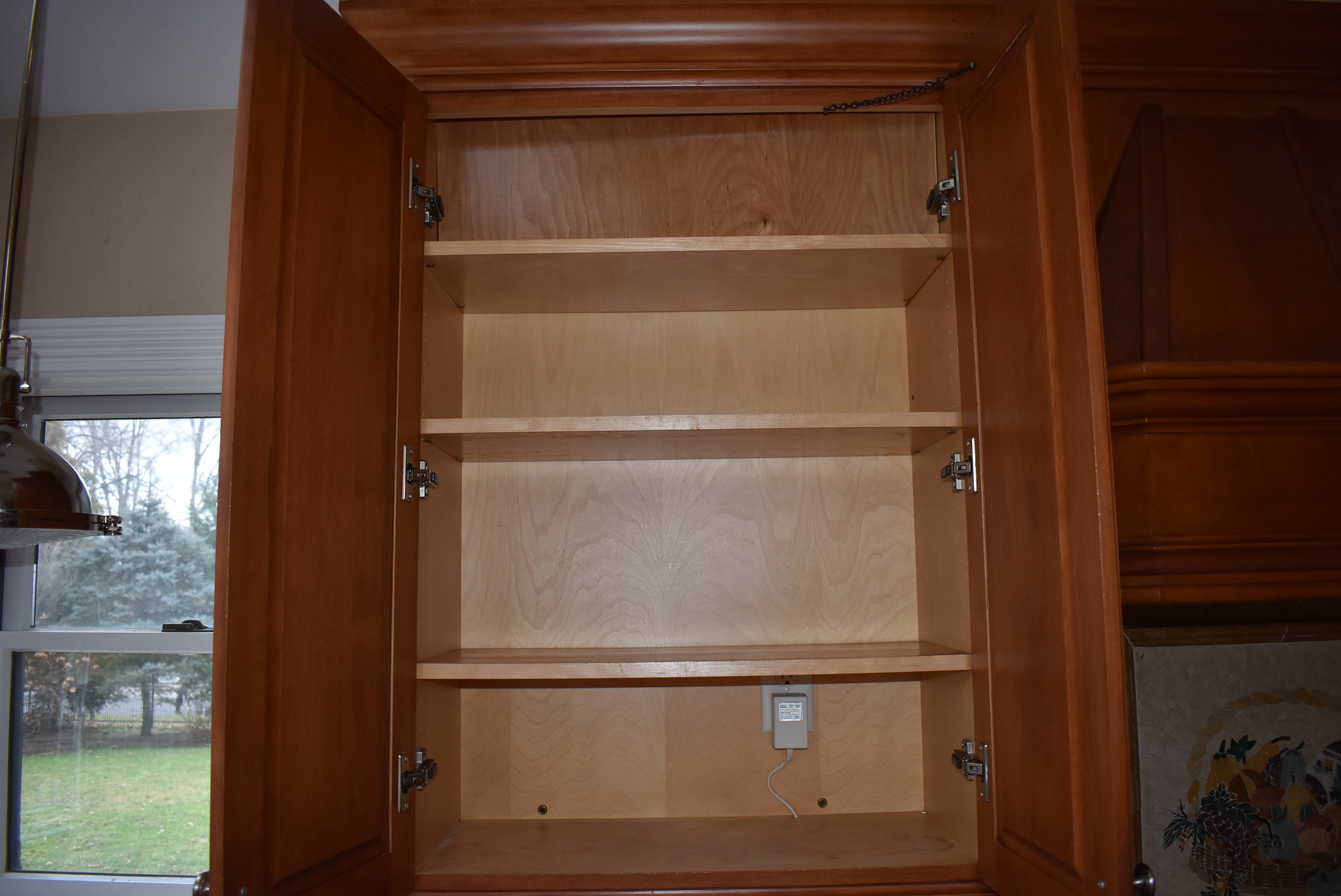 Christiana Cabinetry Strawberry Traditional Pre-Owned Kitchen