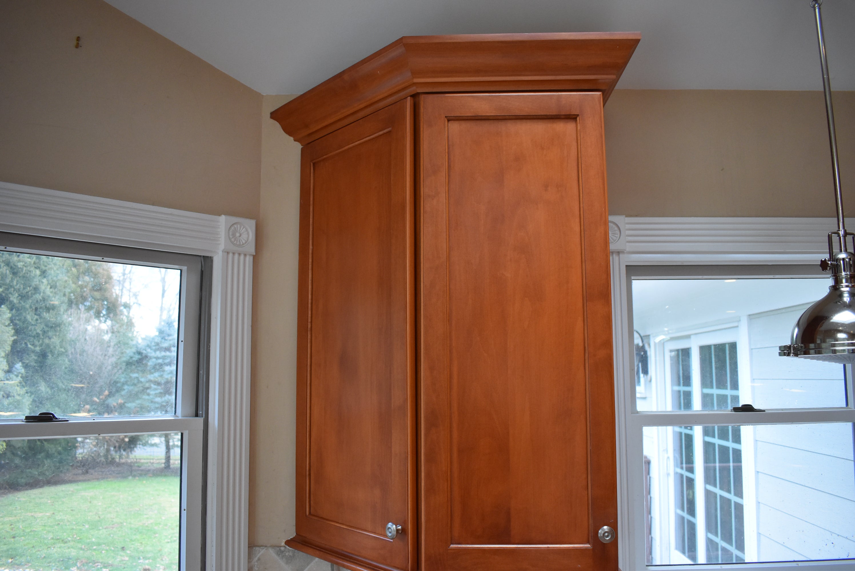 Christiana Cabinetry Strawberry Traditional Pre-Owned Kitchen