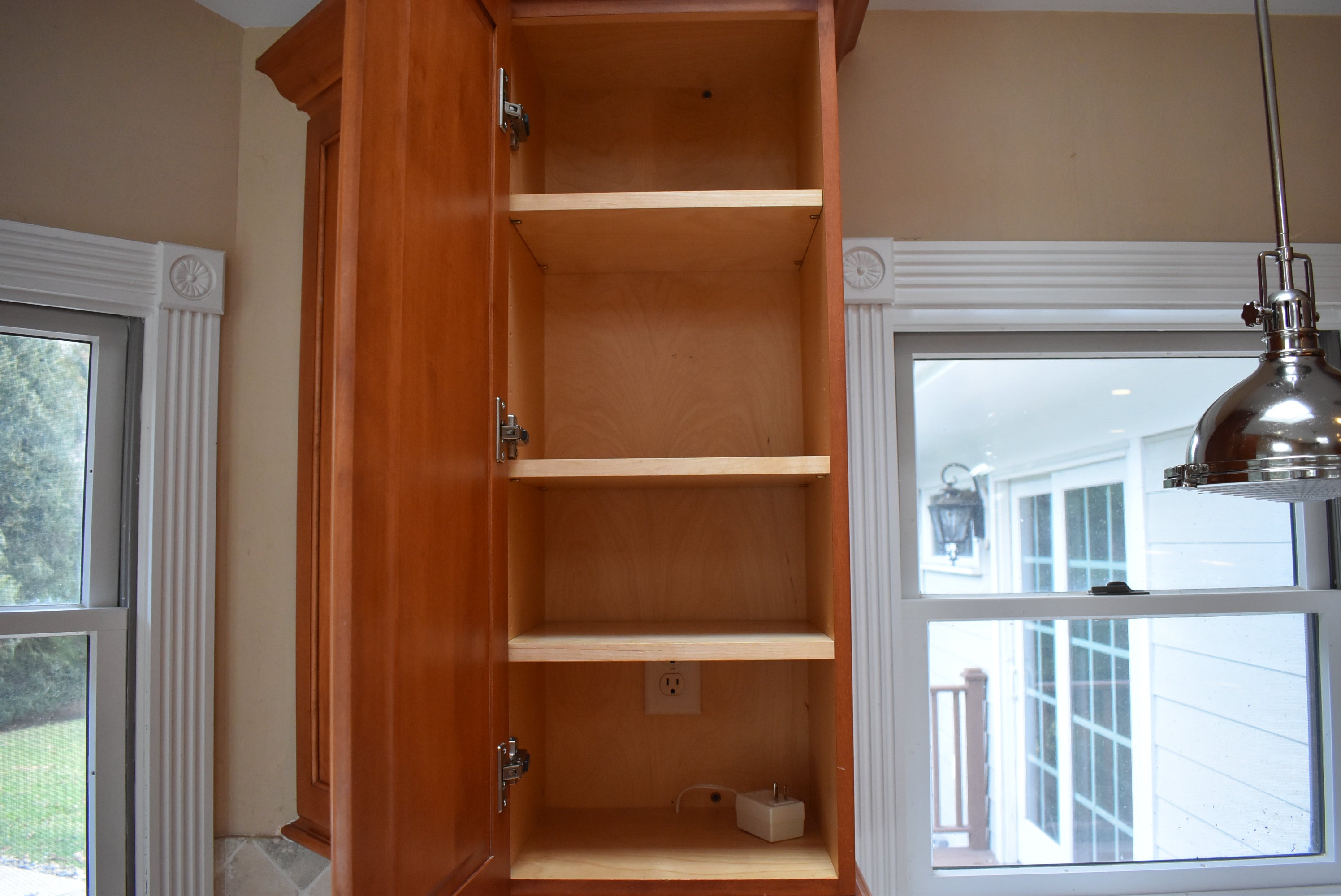 Christiana Cabinetry Strawberry Traditional Pre-Owned Kitchen