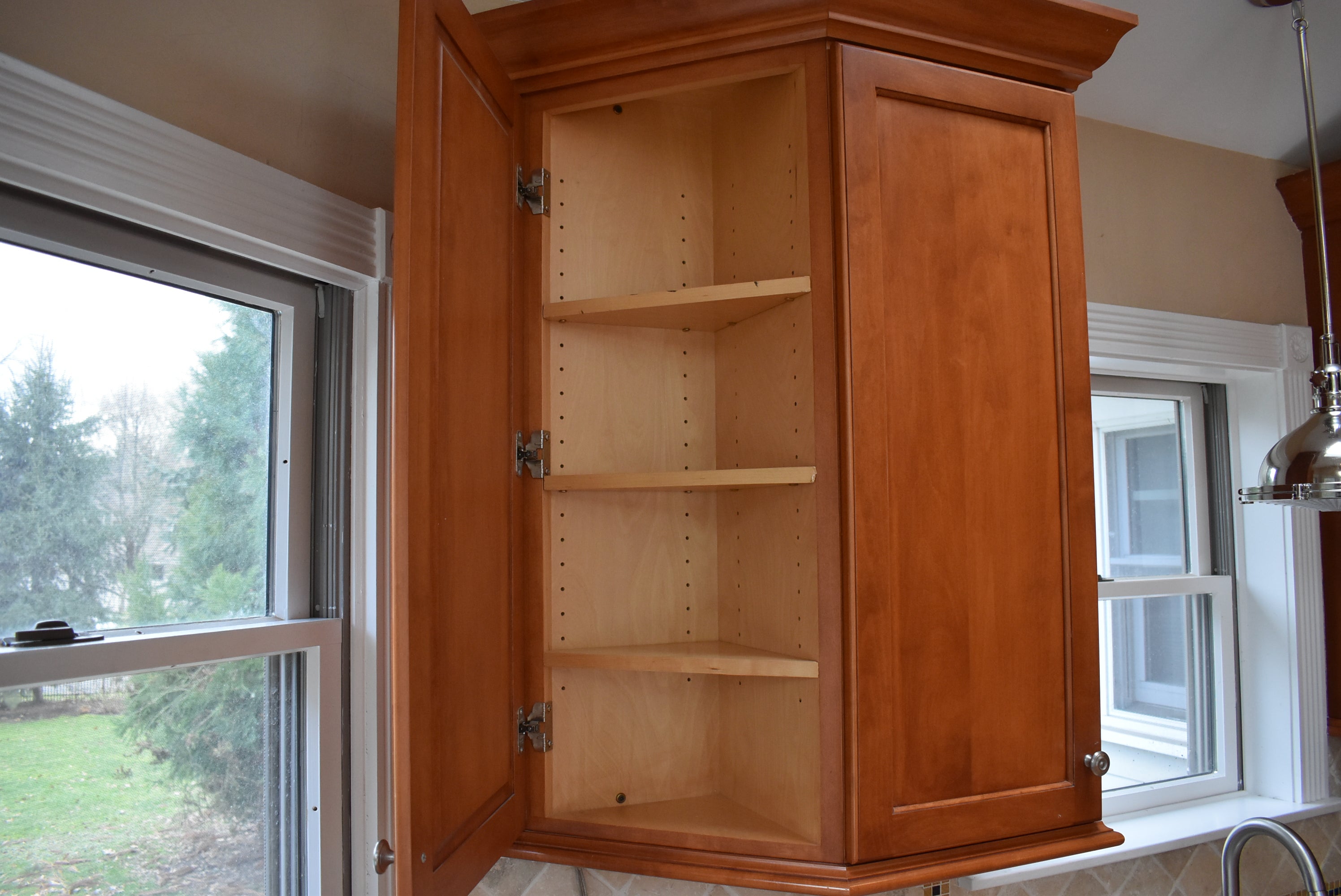 Christiana Cabinetry Strawberry Traditional Pre-Owned Kitchen