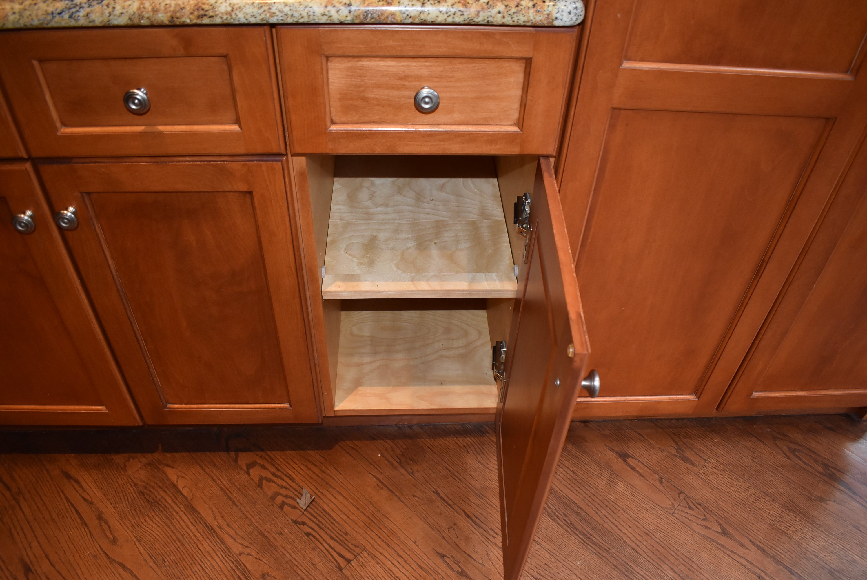 Christiana Cabinetry Strawberry Traditional Pre-Owned Kitchen