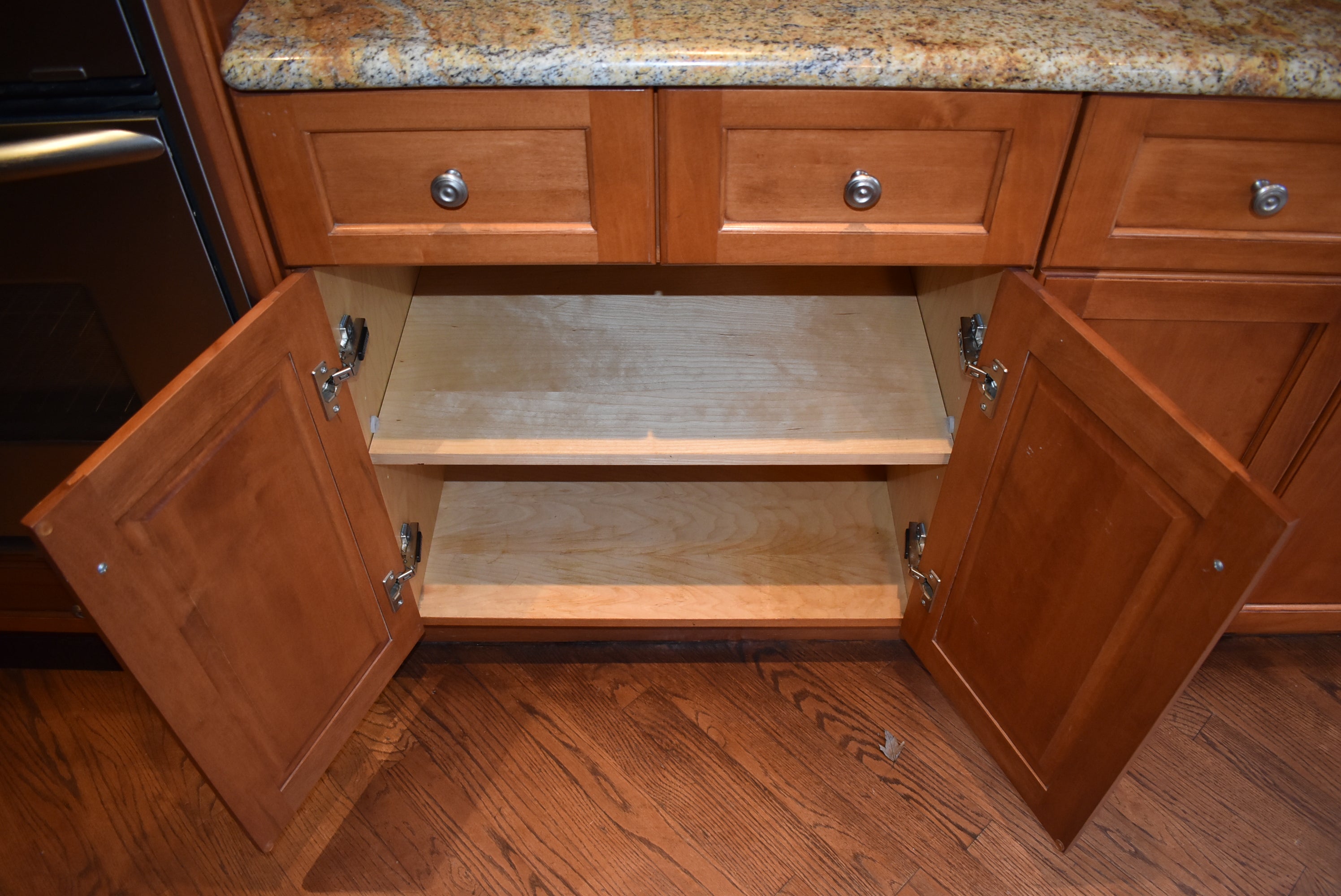 Christiana Cabinetry Strawberry Traditional Pre-Owned Kitchen