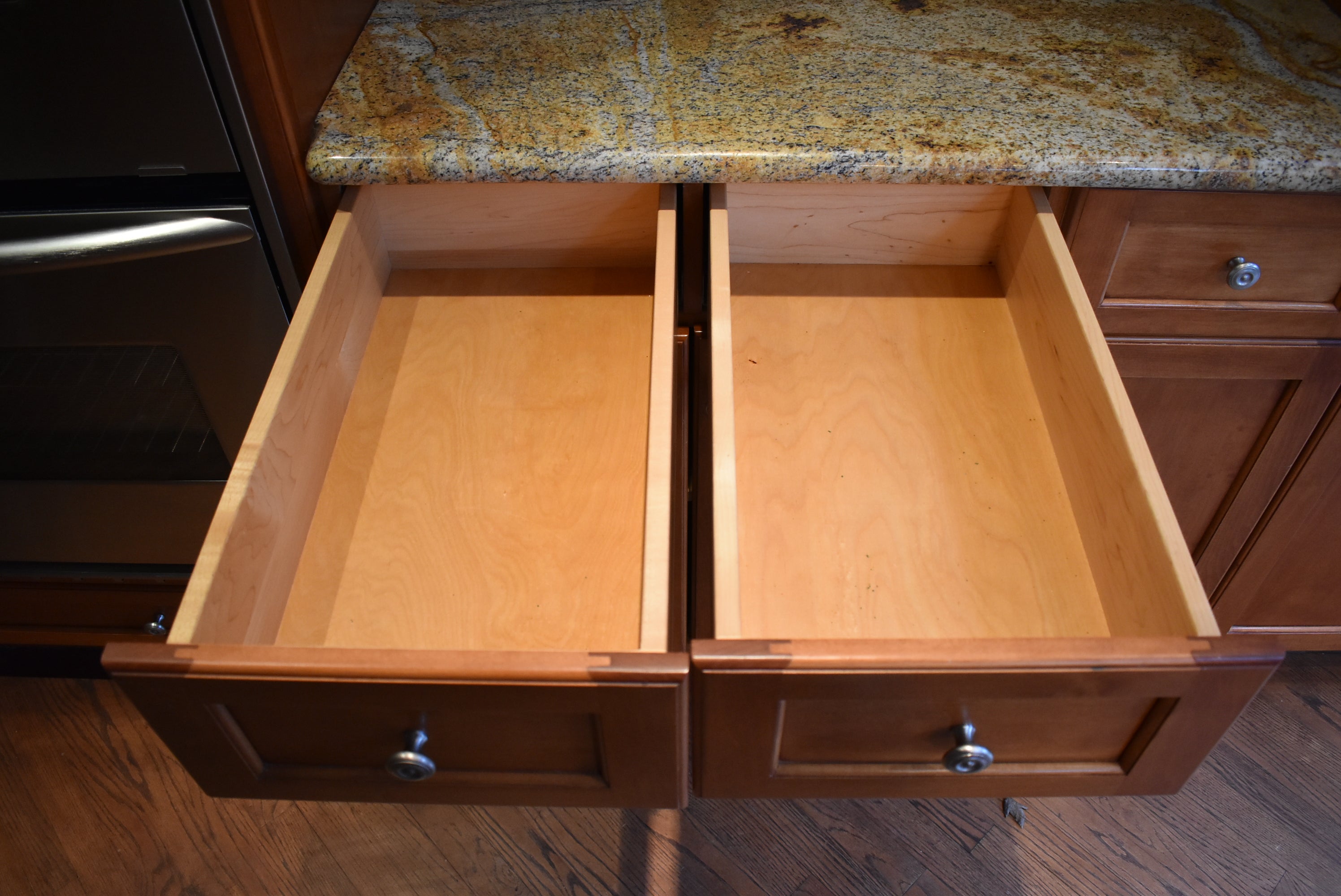 Christiana Cabinetry Strawberry Traditional Pre-Owned Kitchen