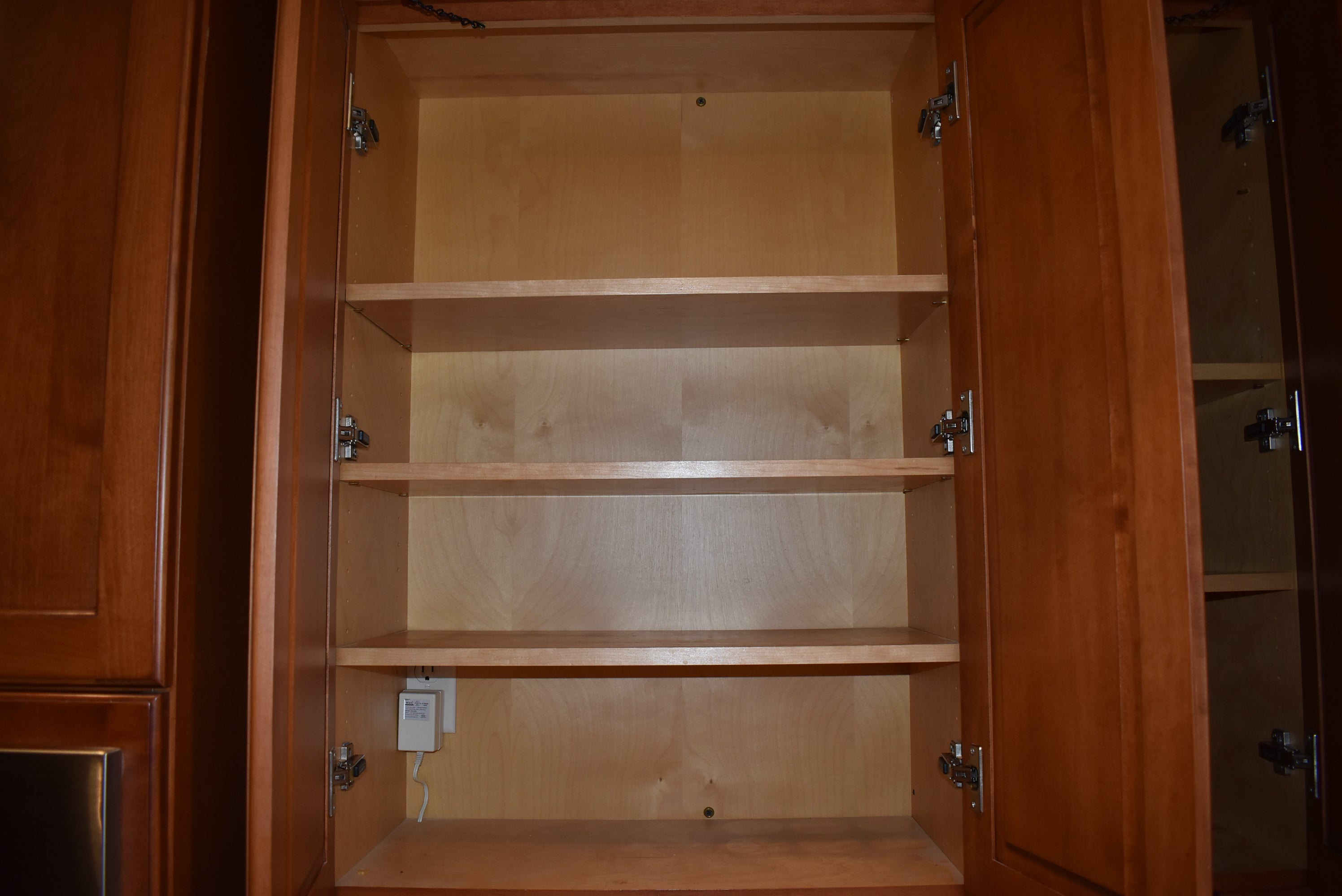 Christiana Cabinetry Strawberry Traditional Pre-Owned Kitchen