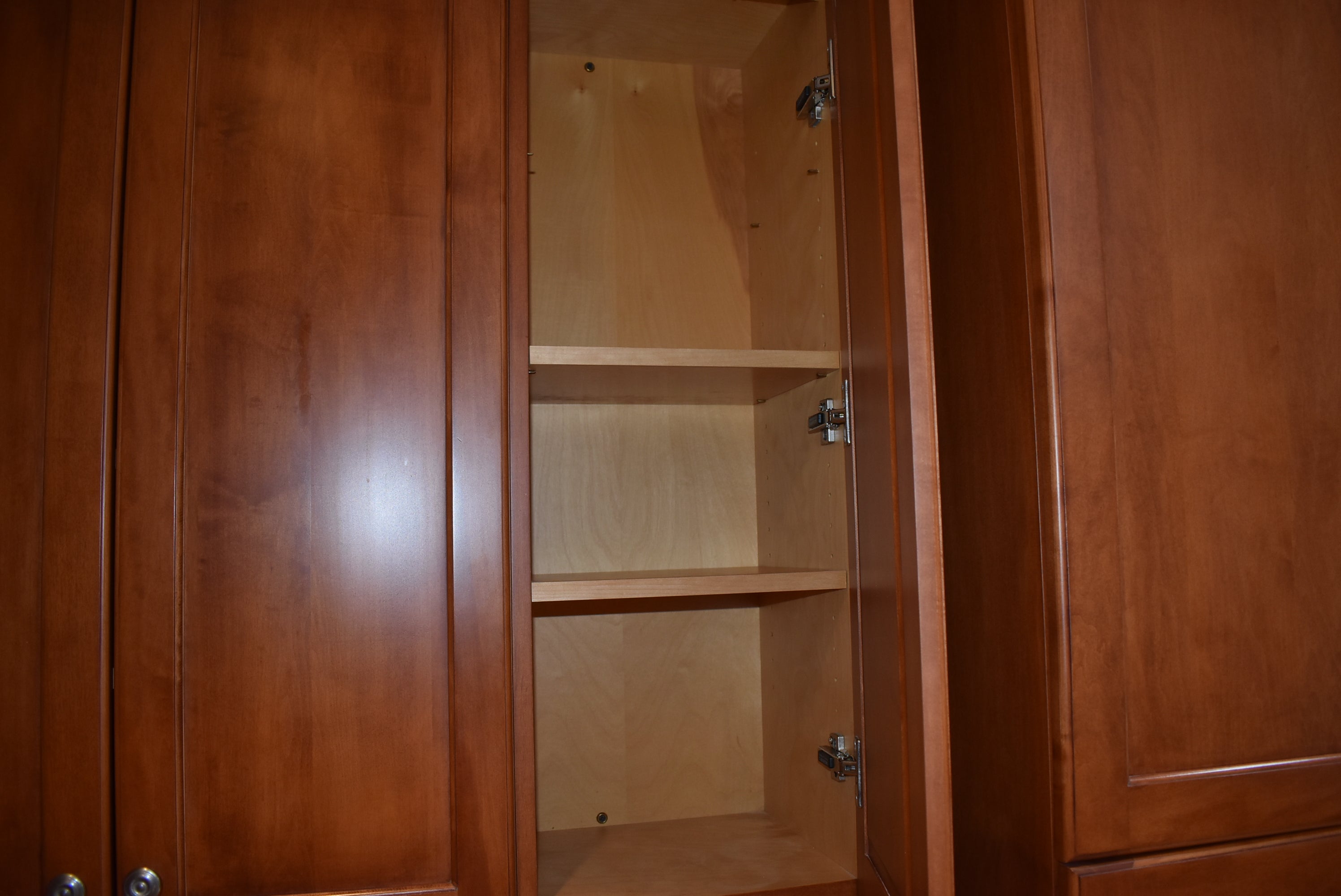 Christiana Cabinetry Strawberry Traditional Pre-Owned Kitchen