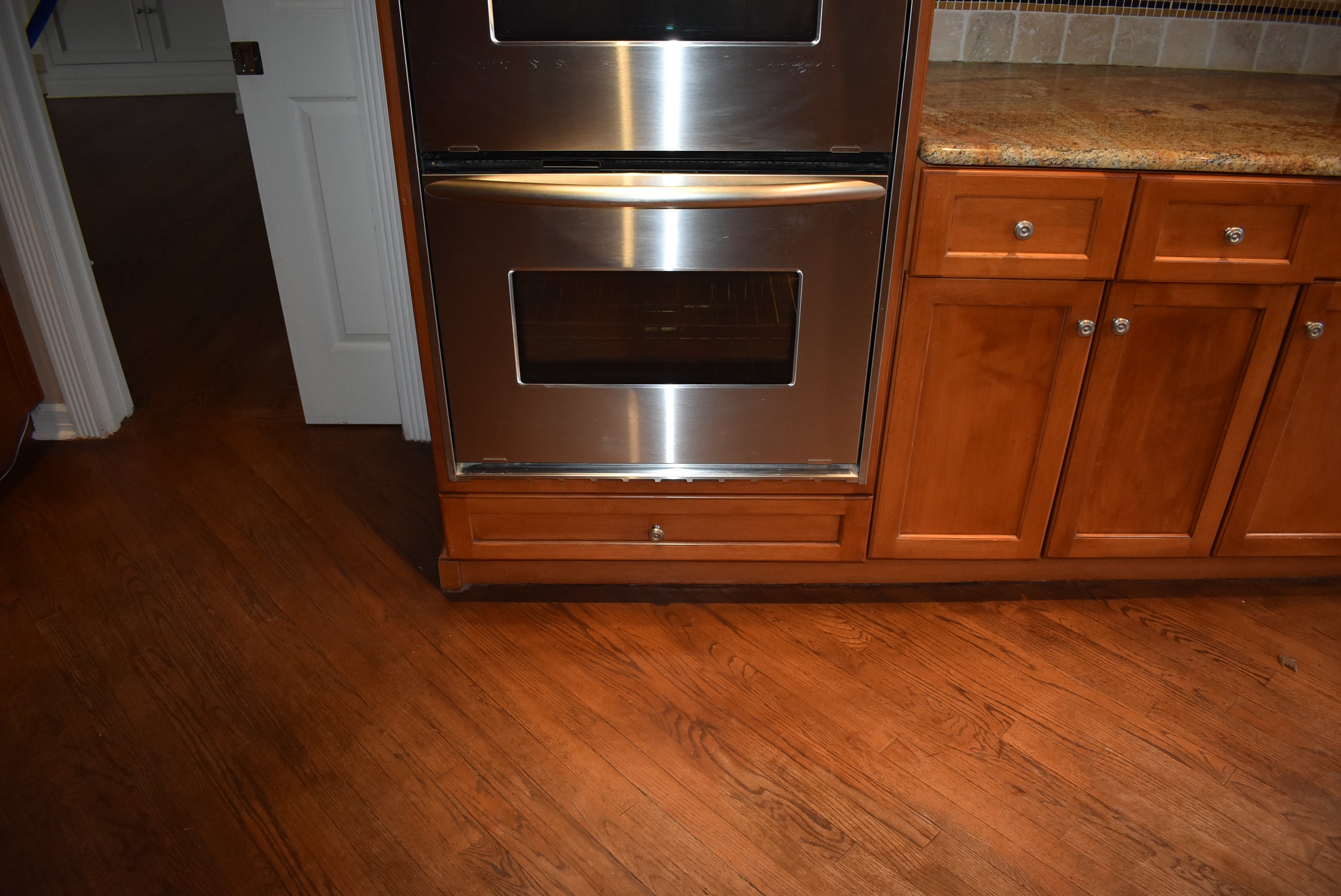 Christiana Cabinetry Strawberry Traditional Pre-Owned Kitchen