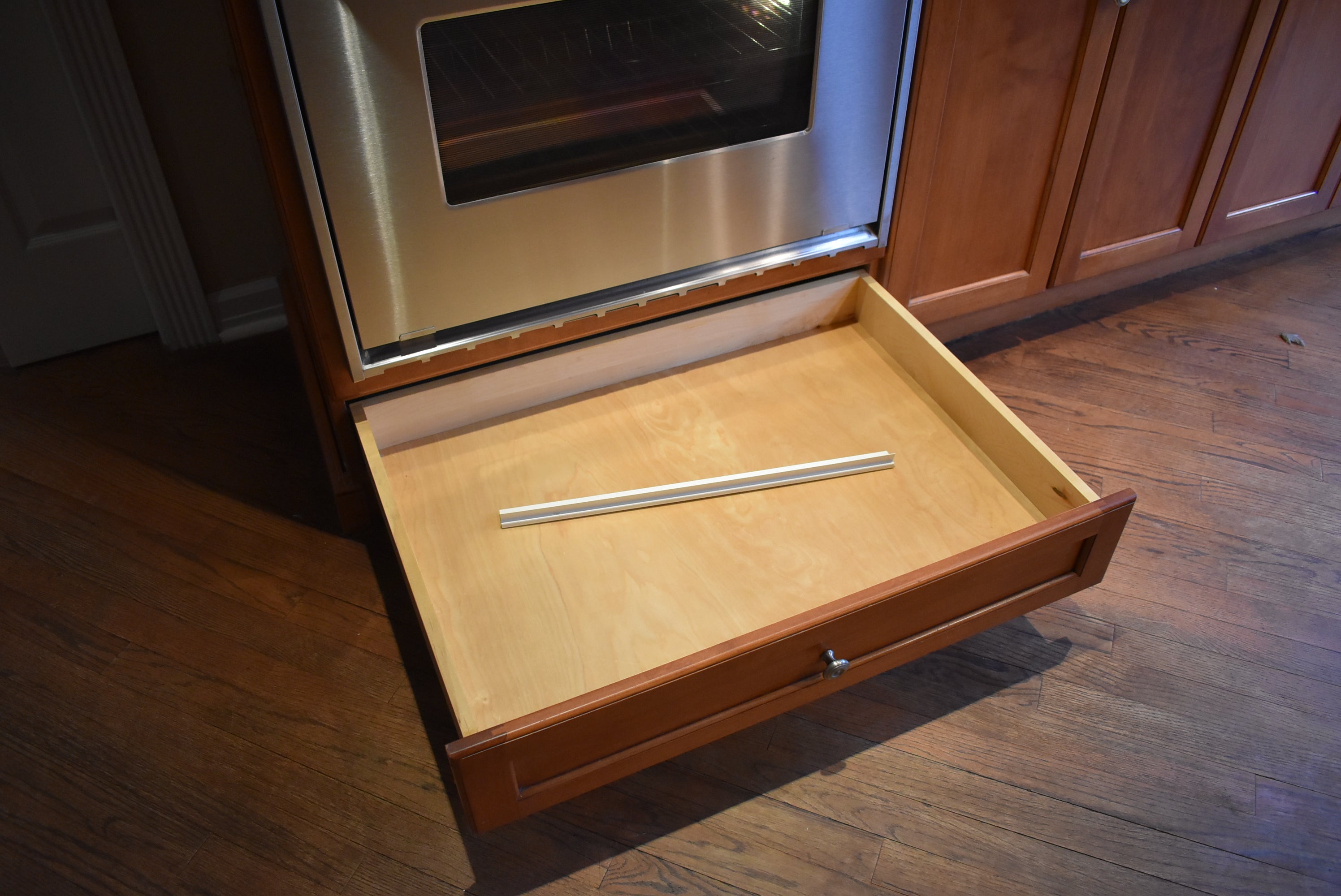 Christiana Cabinetry Strawberry Traditional Pre-Owned Kitchen