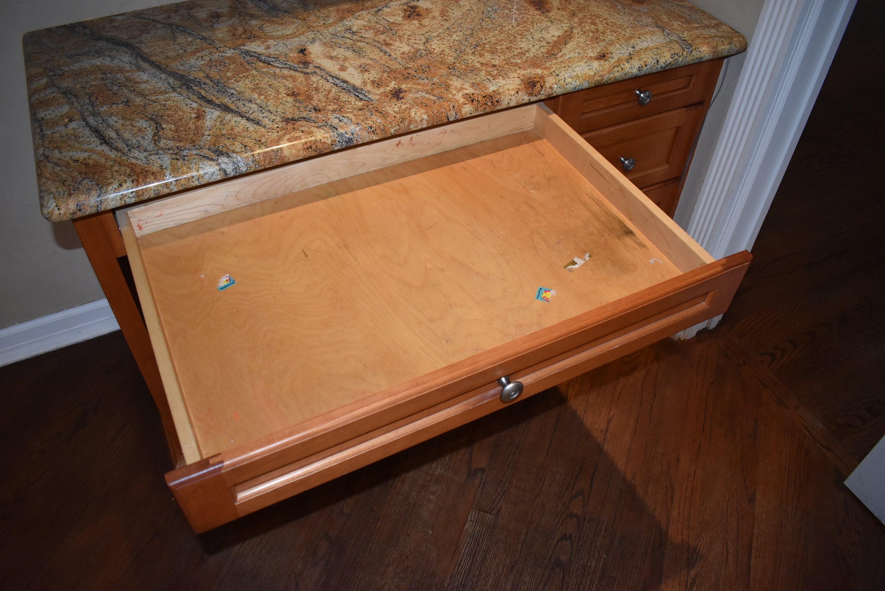 Christiana Cabinetry Strawberry Traditional Pre-Owned Kitchen