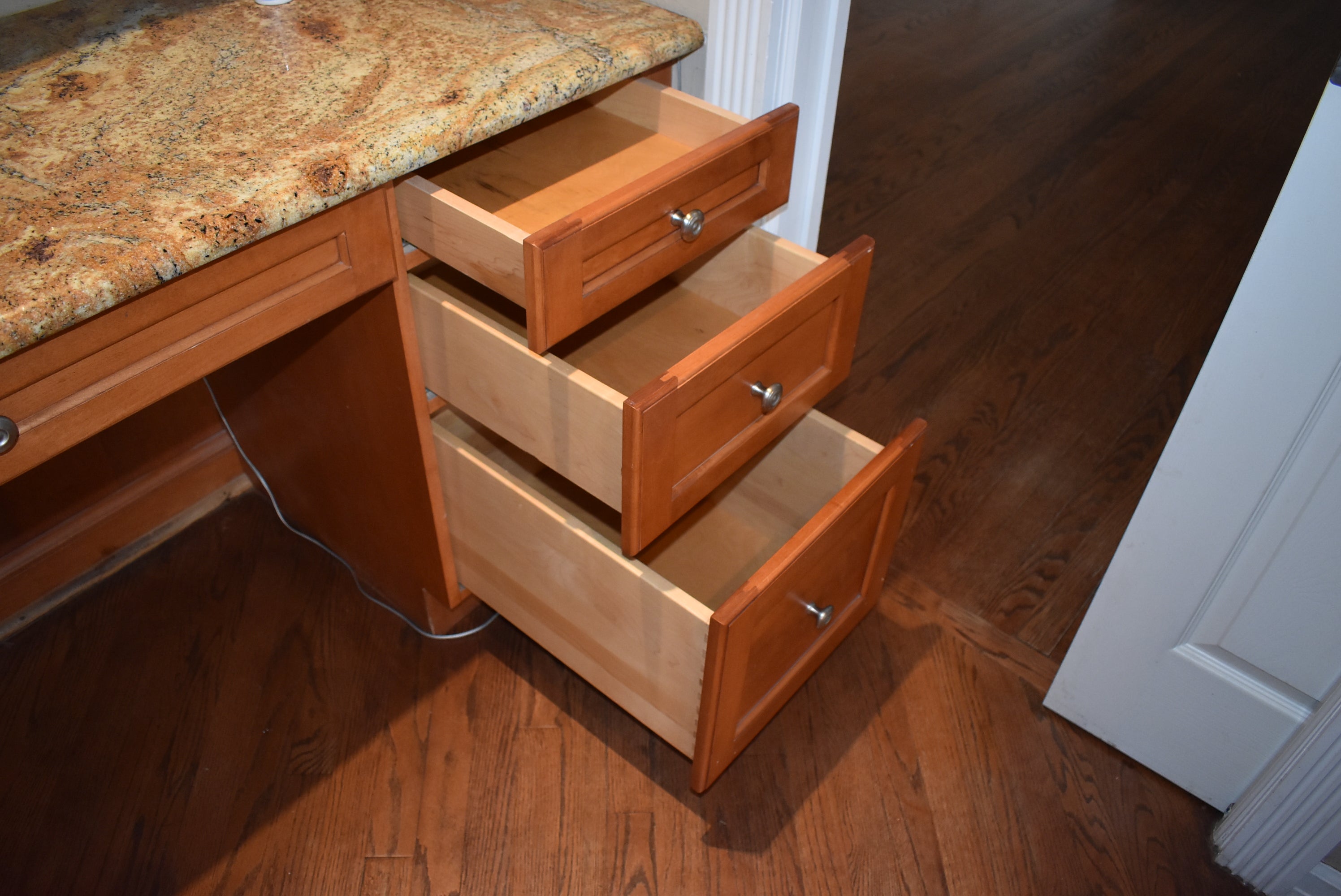 Christiana Cabinetry Strawberry Traditional Pre-Owned Kitchen