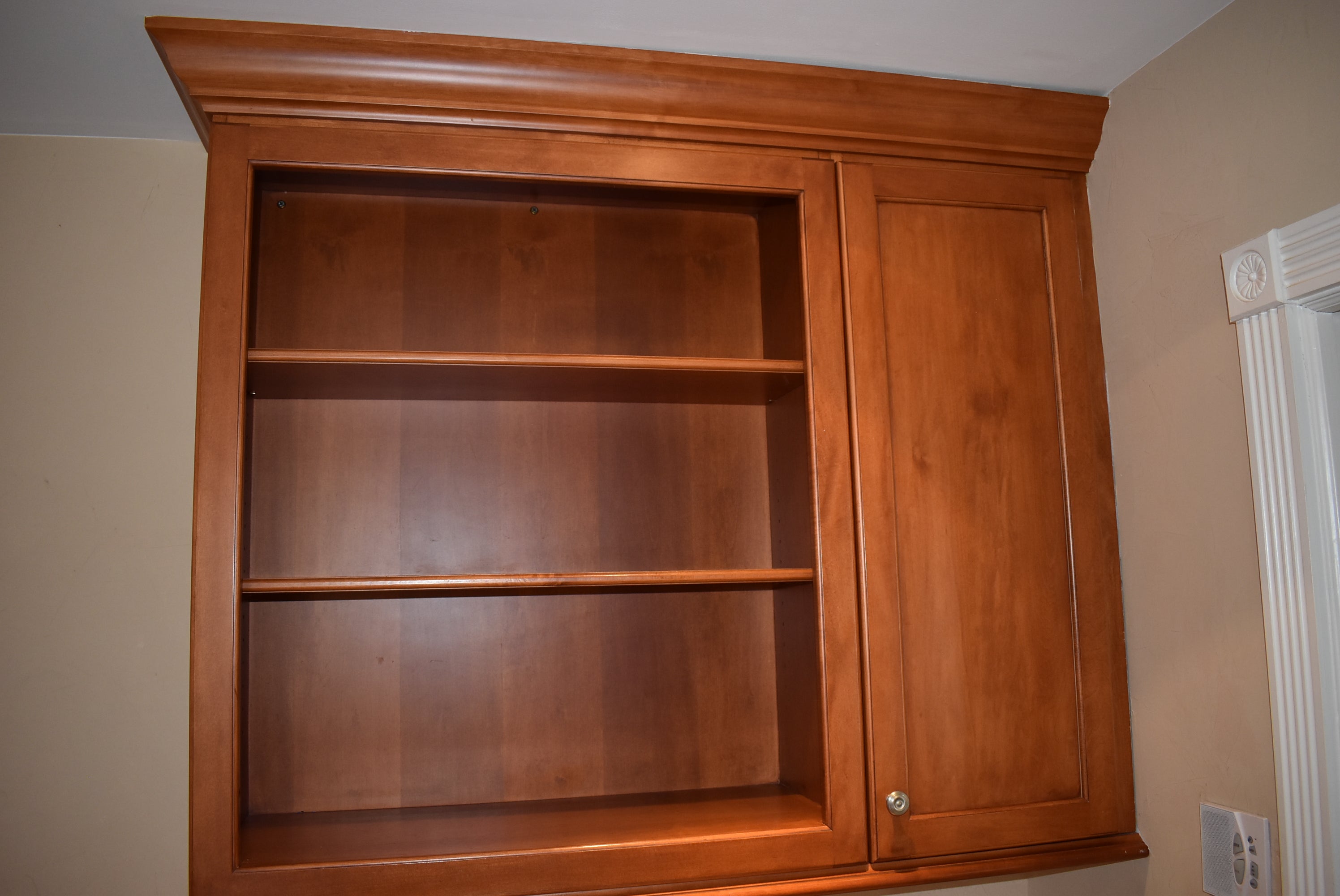 Christiana Cabinetry Strawberry Traditional Pre-Owned Kitchen