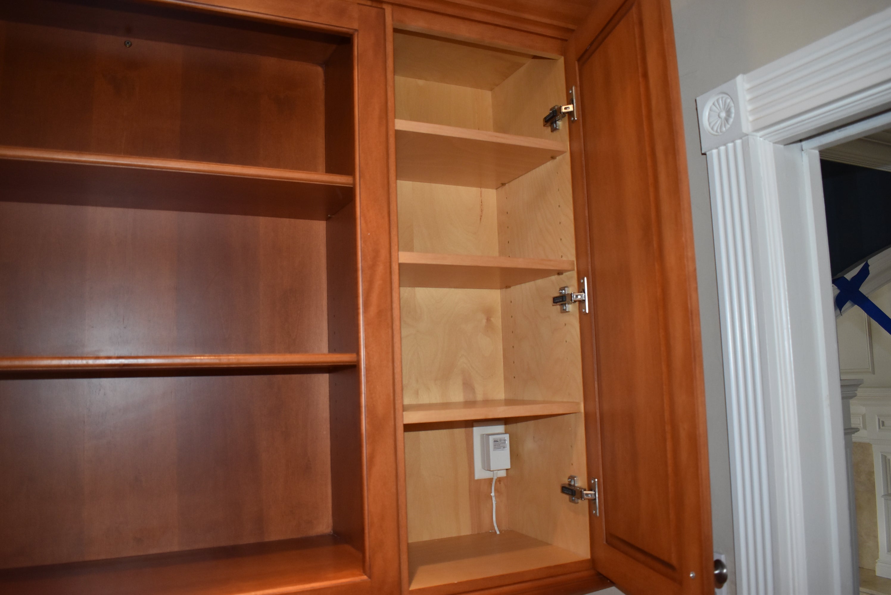 Christiana Cabinetry Strawberry Traditional Pre-Owned Kitchen