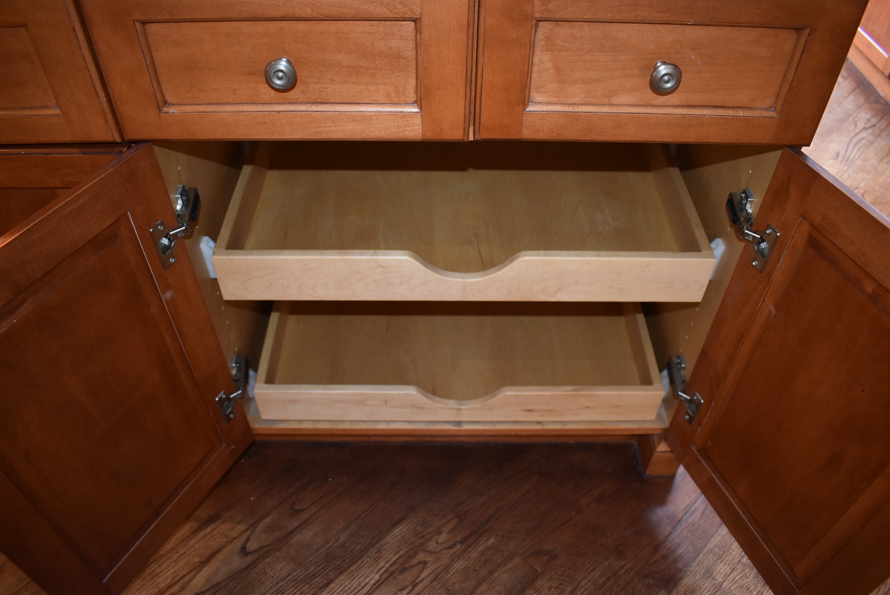 Christiana Cabinetry Strawberry Traditional Pre-Owned Kitchen