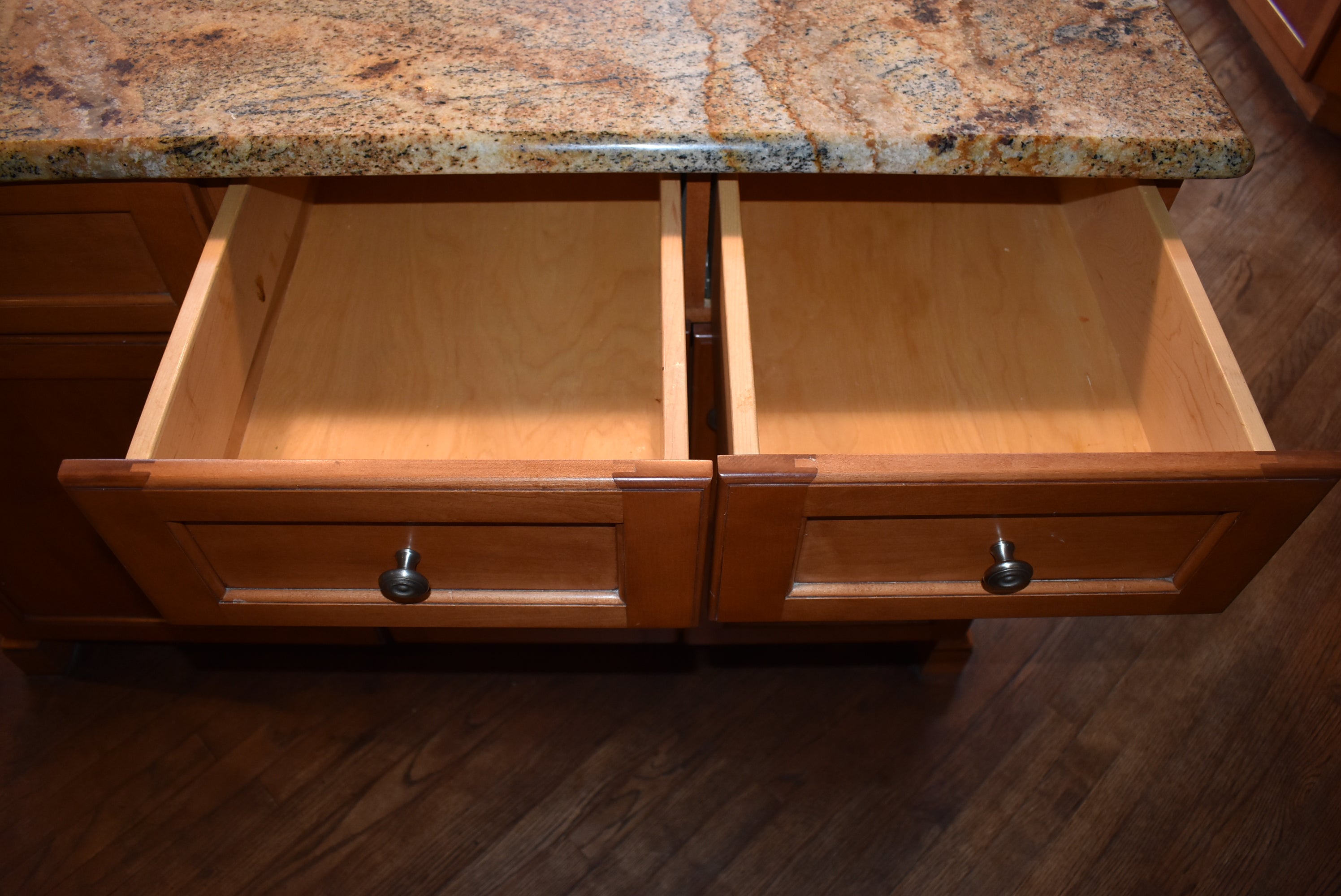 Christiana Cabinetry Strawberry Traditional Pre-Owned Kitchen