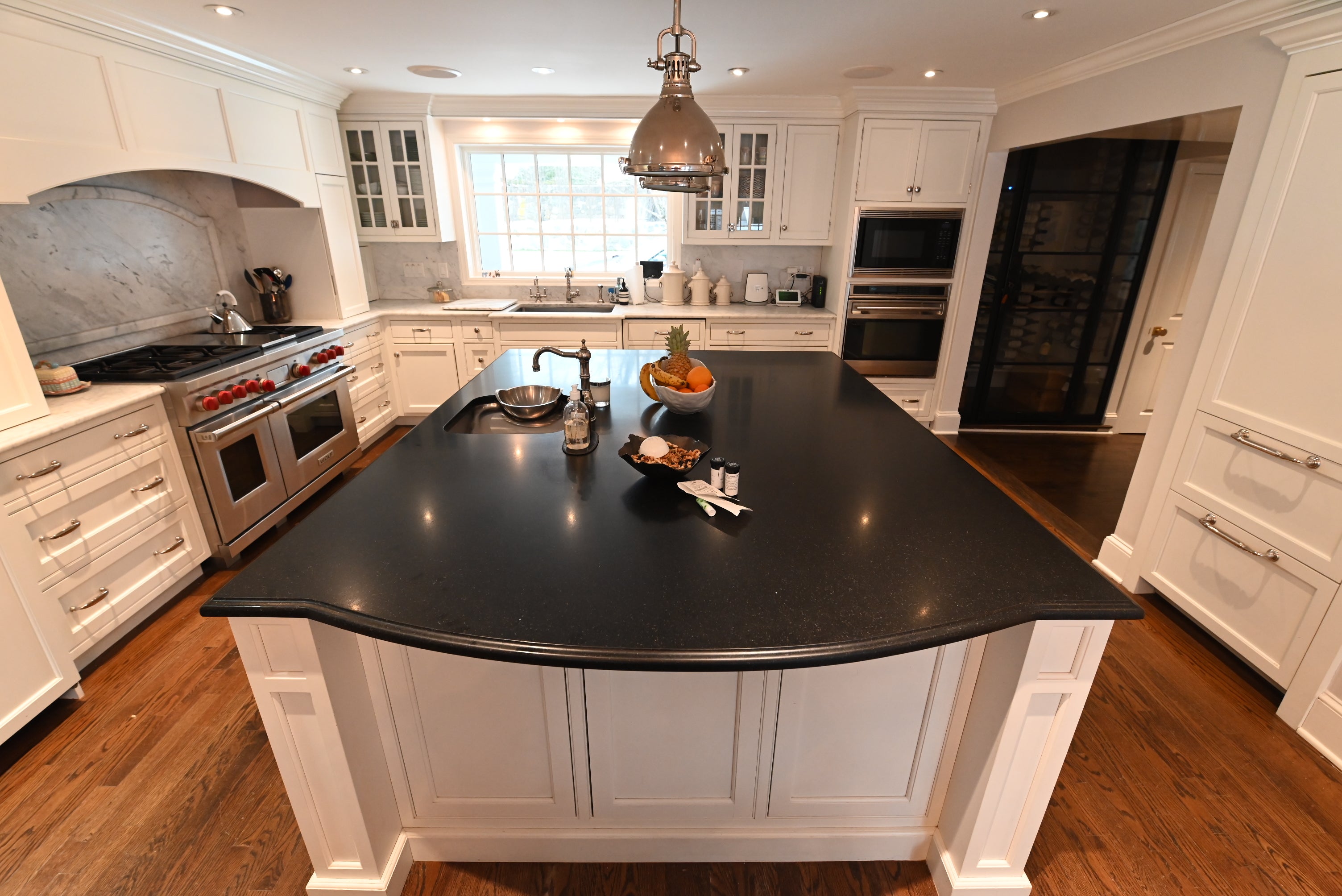 Crisp Lux White Traditional Pre-Owned Kitchen