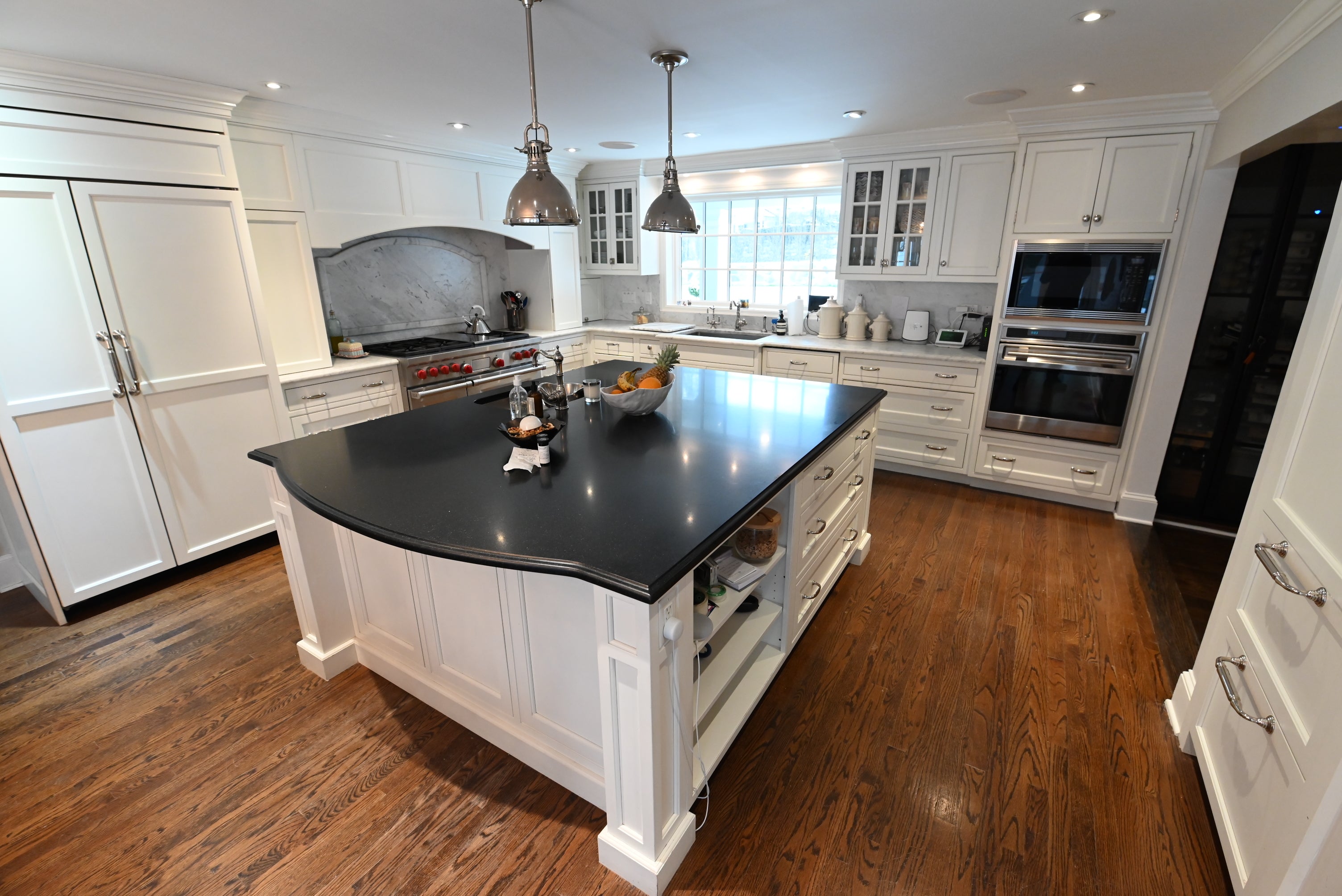 Crisp Lux White Traditional Pre-Owned Kitchen