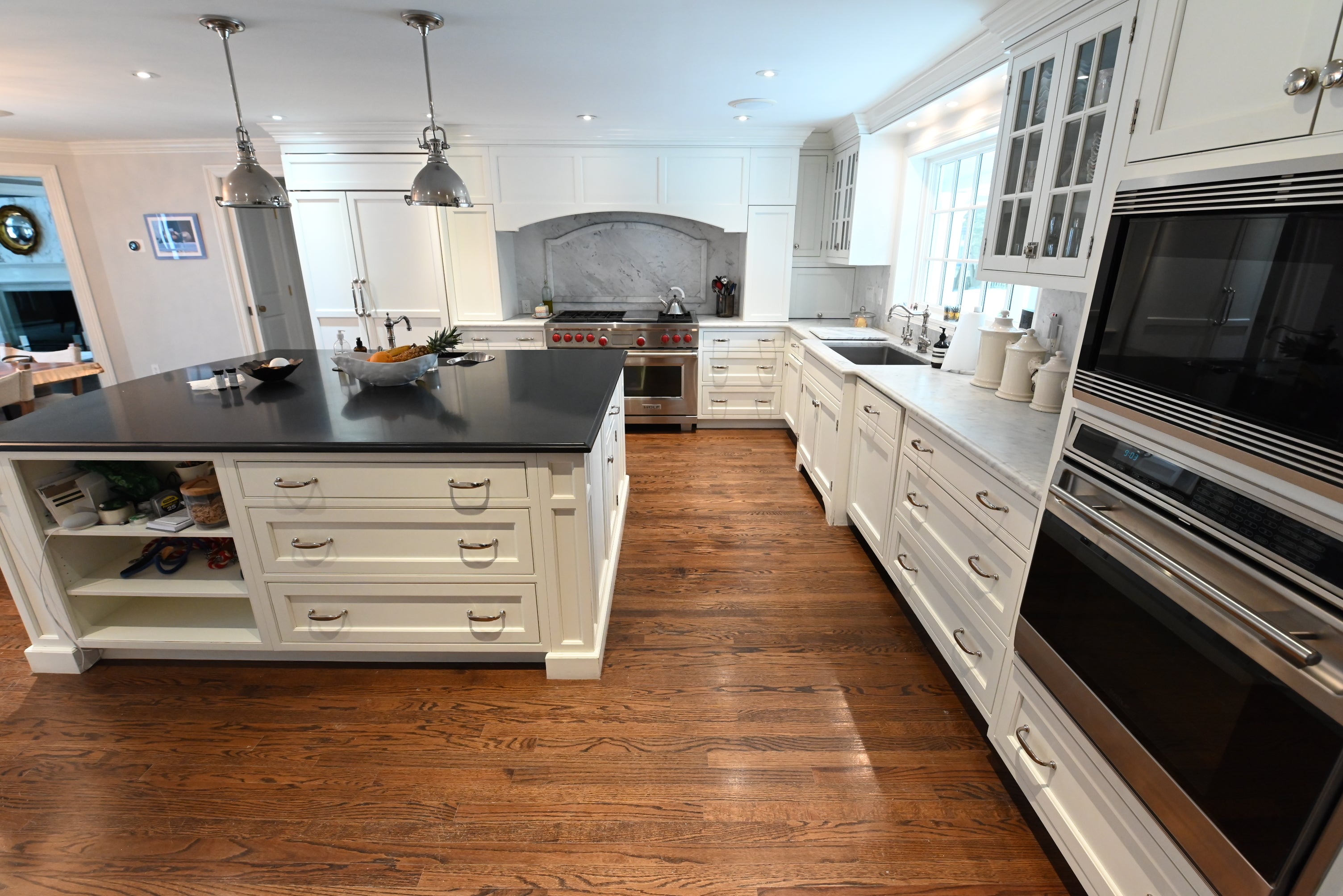 Crisp Lux White Traditional Pre-Owned Kitchen