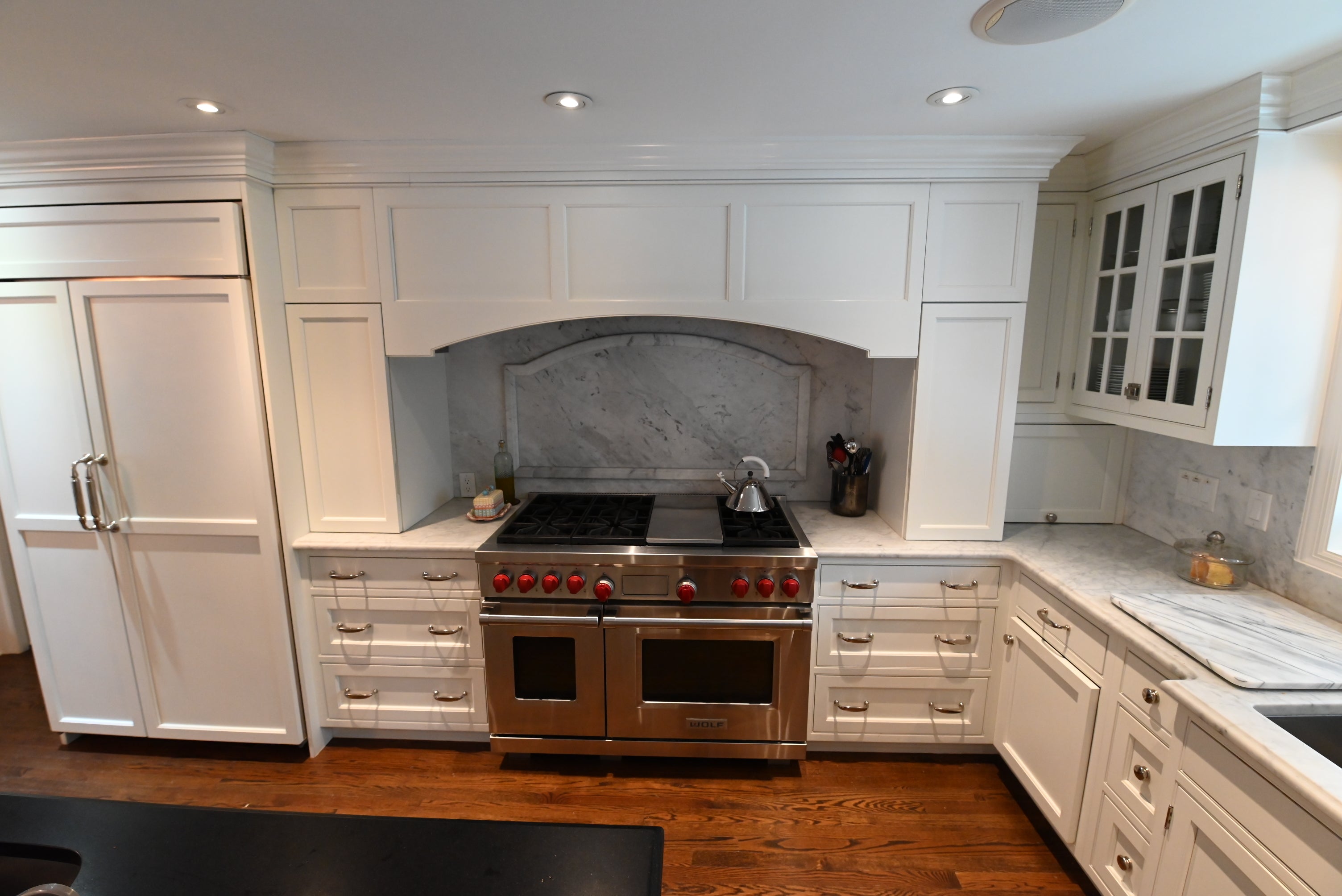Crisp Lux White Traditional Pre-Owned Kitchen