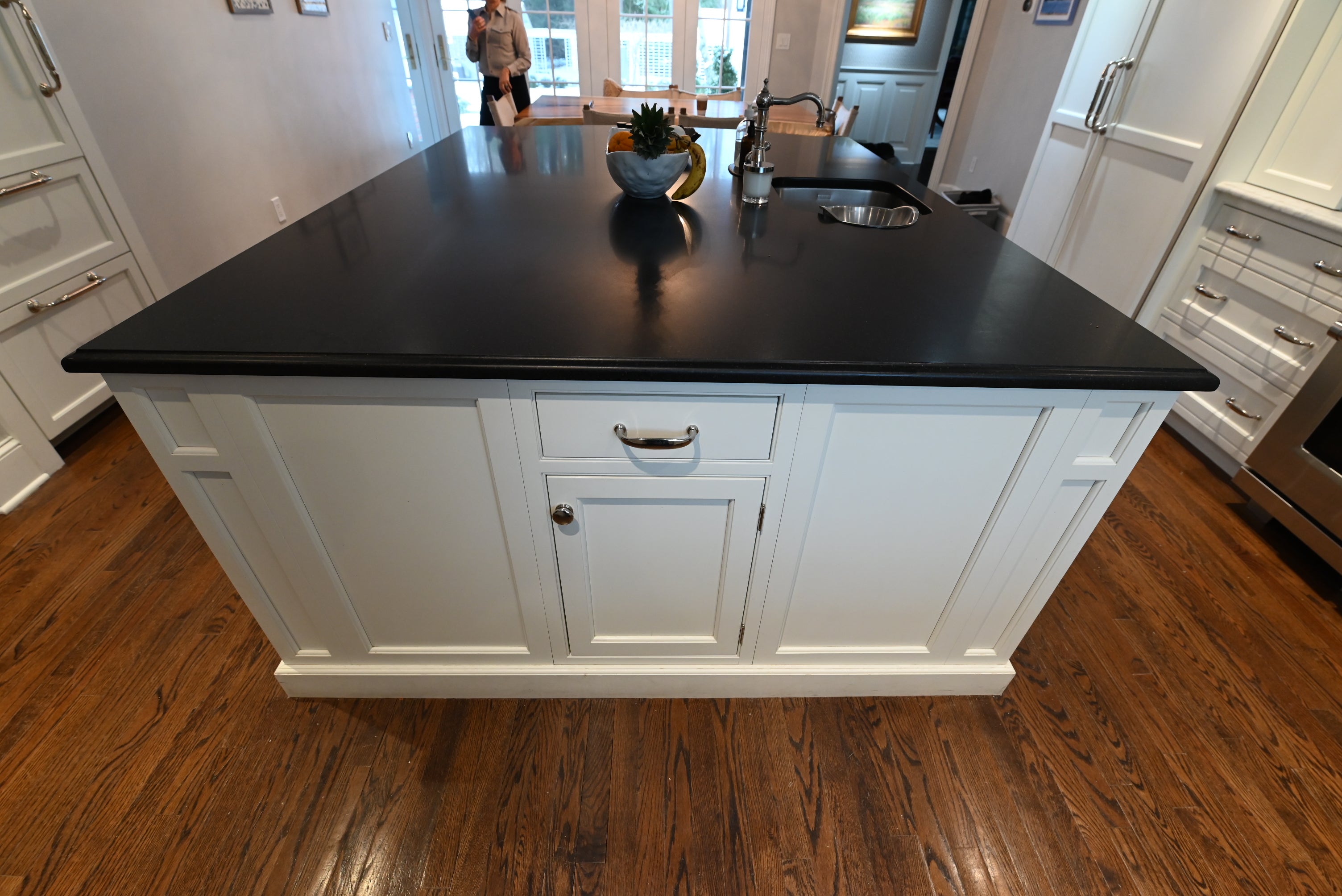 Crisp Lux White Traditional Pre-Owned Kitchen