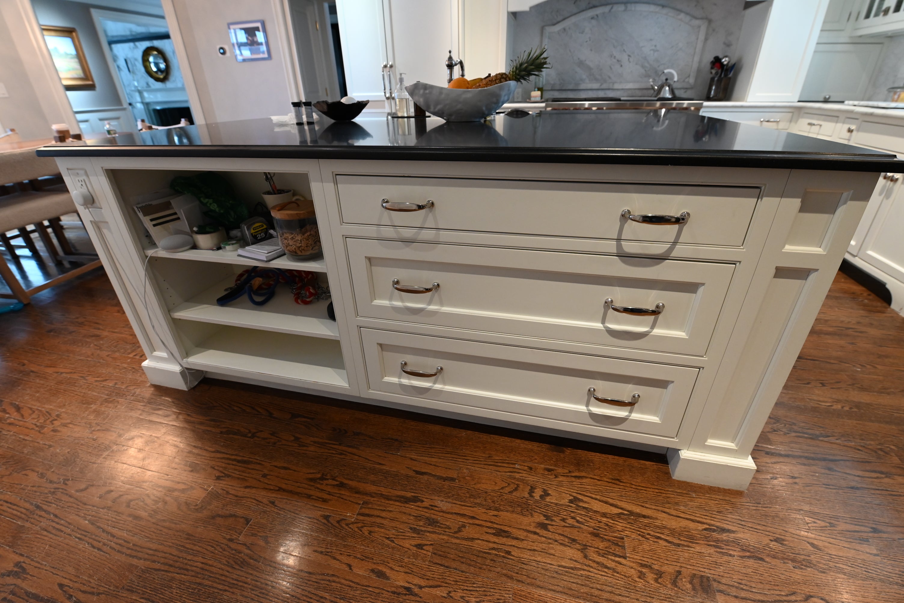 Crisp Lux White Traditional Pre-Owned Kitchen