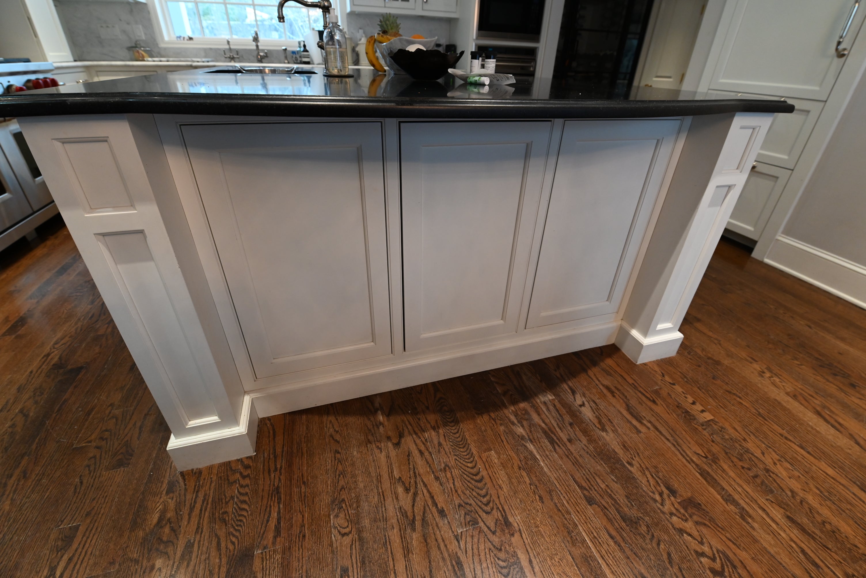 Crisp Lux White Traditional Pre-Owned Kitchen