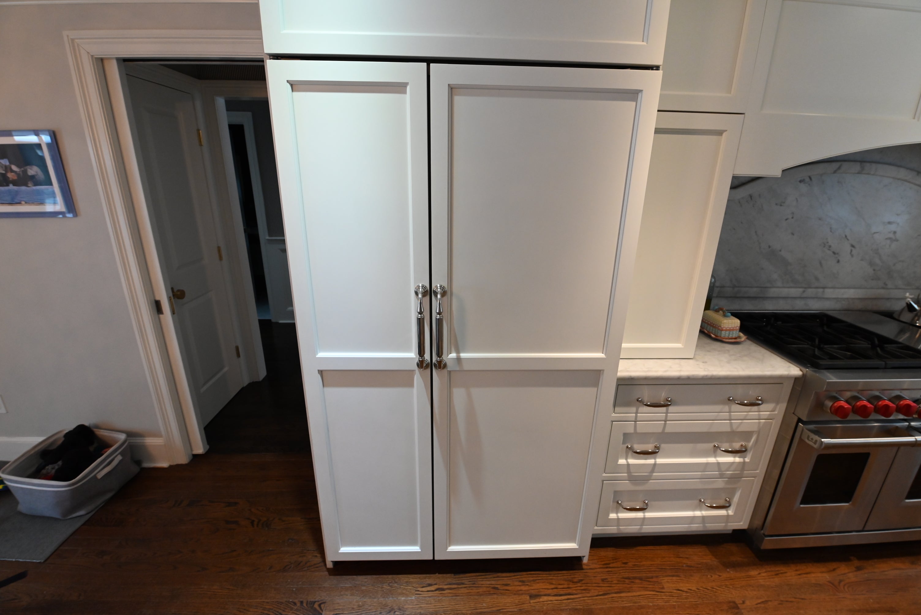 Crisp Lux White Traditional Pre-Owned Kitchen