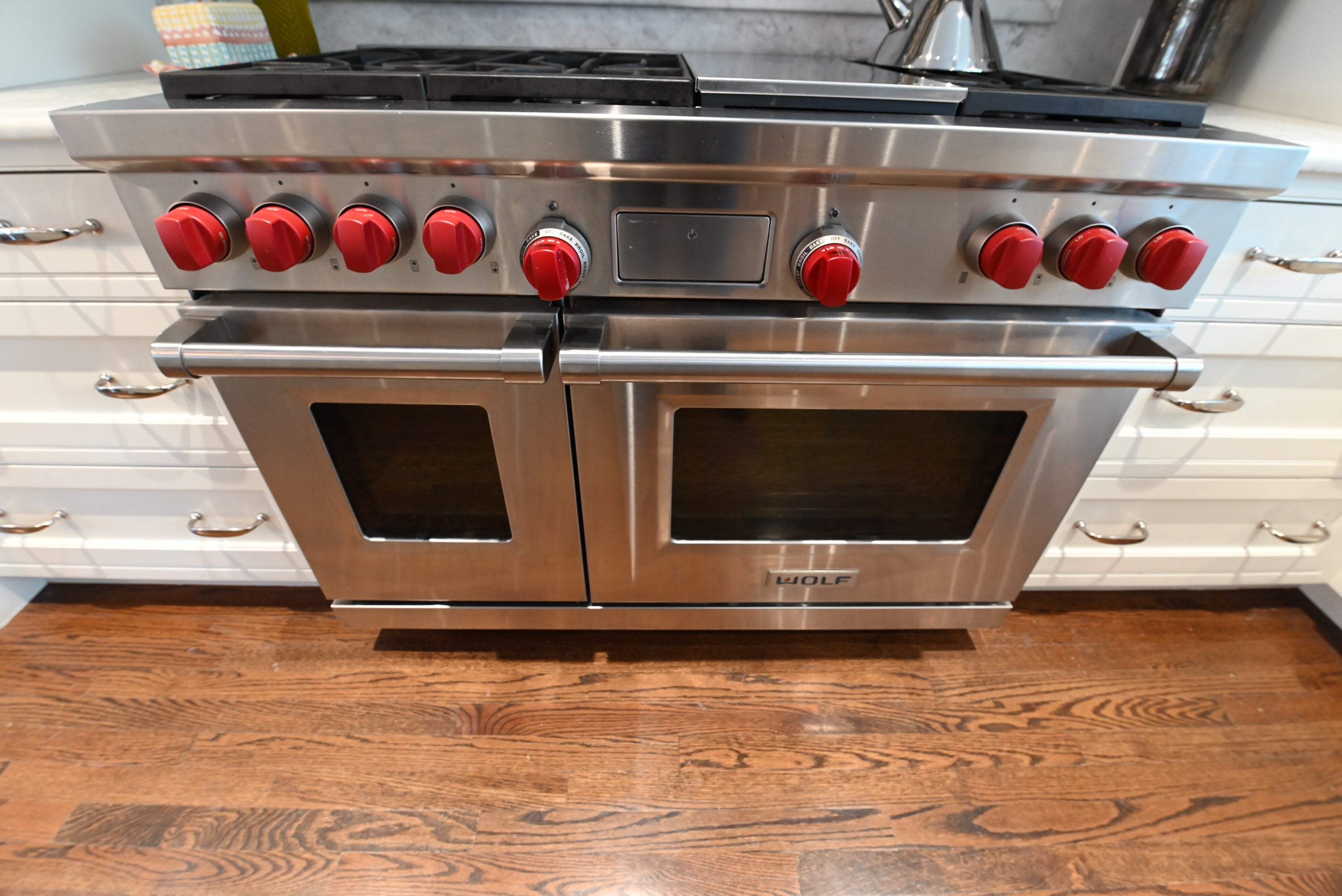 Crisp Lux White Traditional Pre-Owned Kitchen