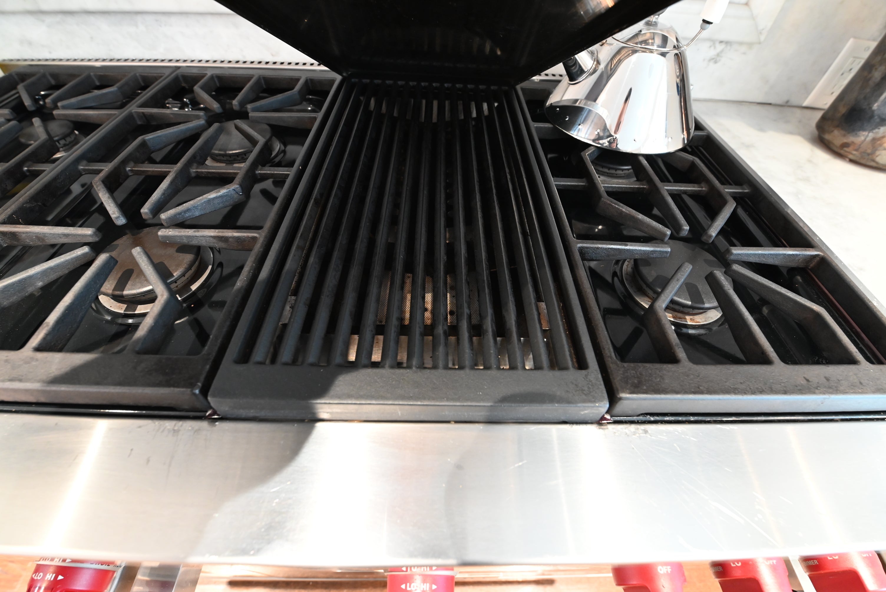 Crisp Lux White Traditional Pre-Owned Kitchen