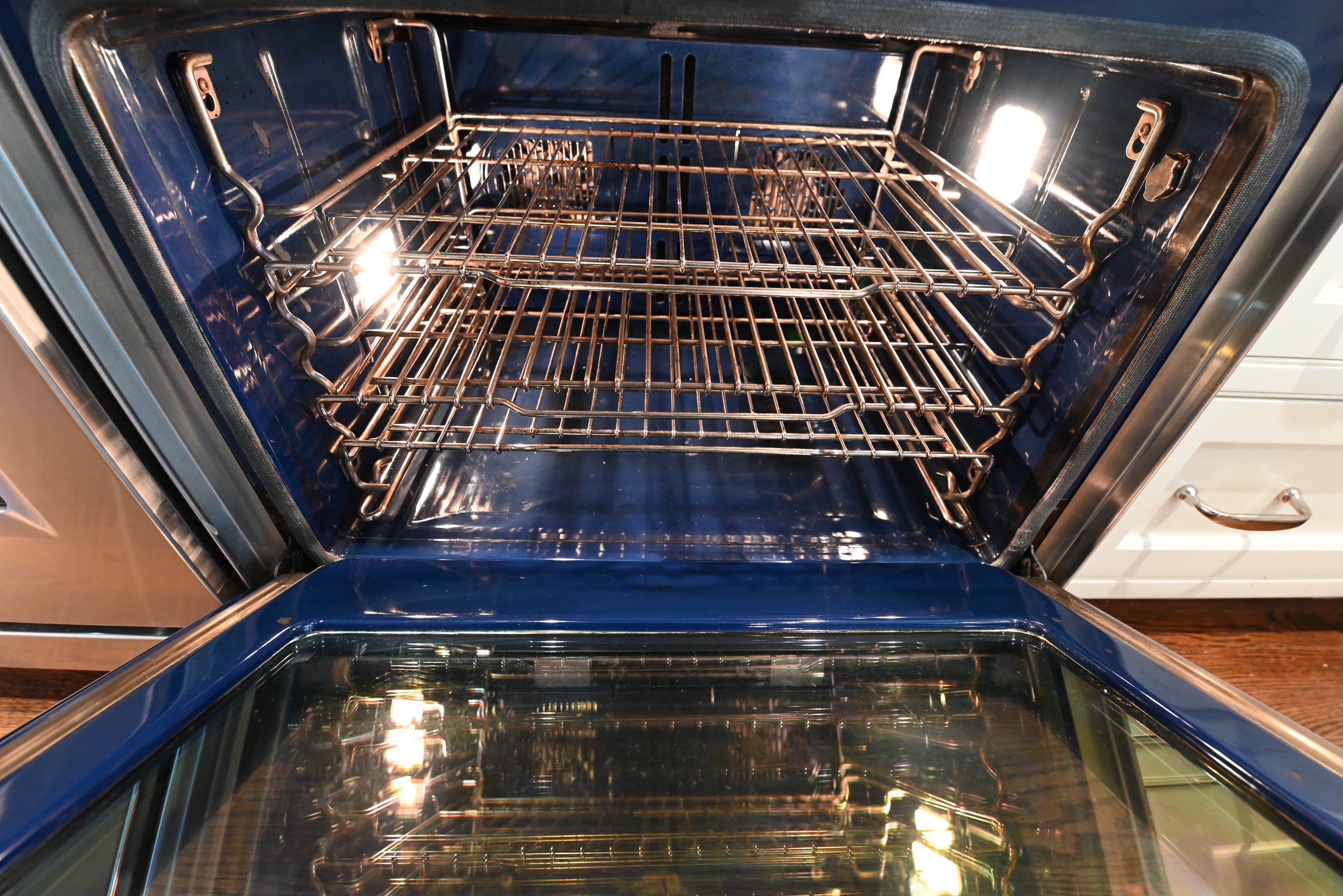 Crisp Lux White Traditional Pre-Owned Kitchen