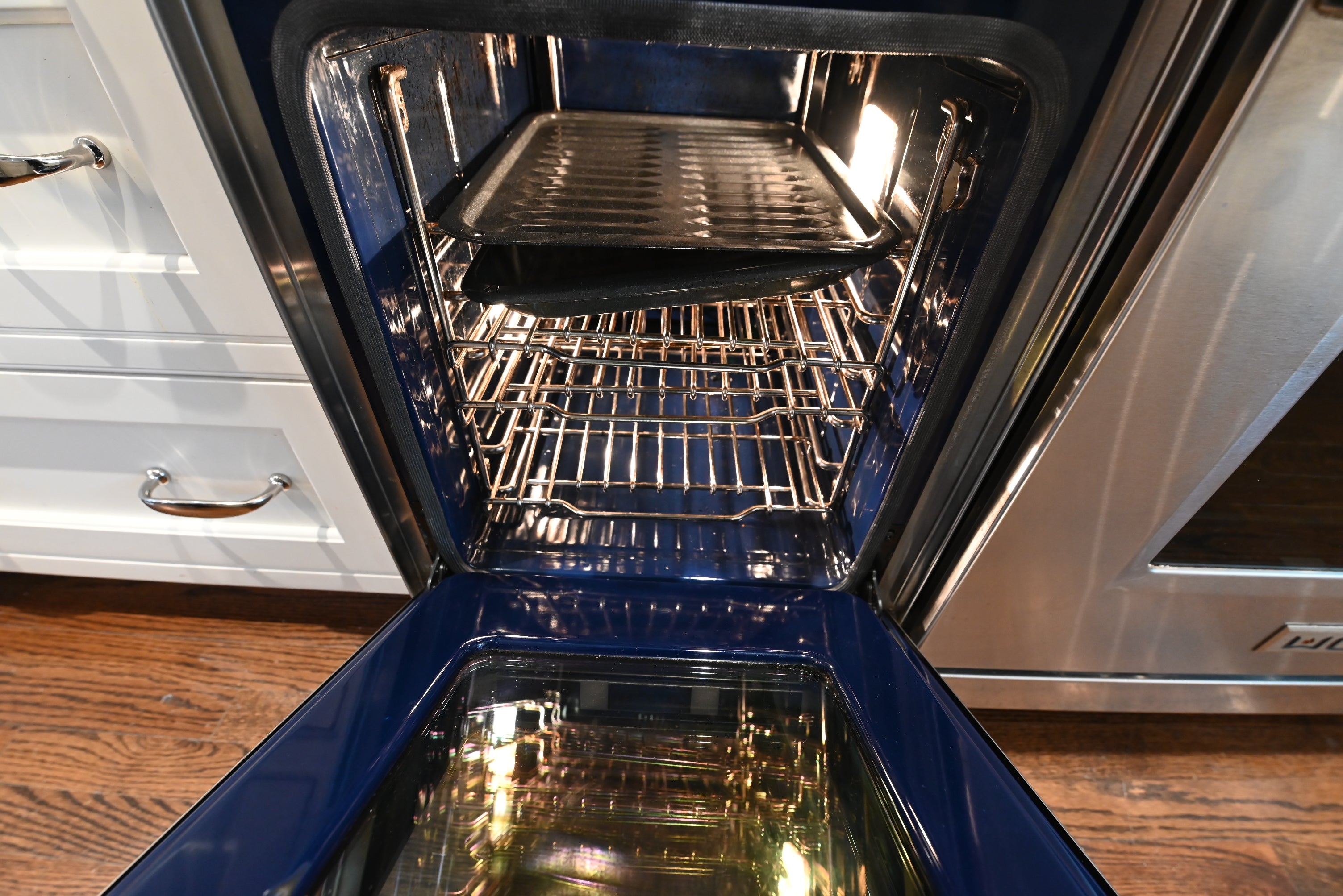 Crisp Lux White Traditional Pre-Owned Kitchen