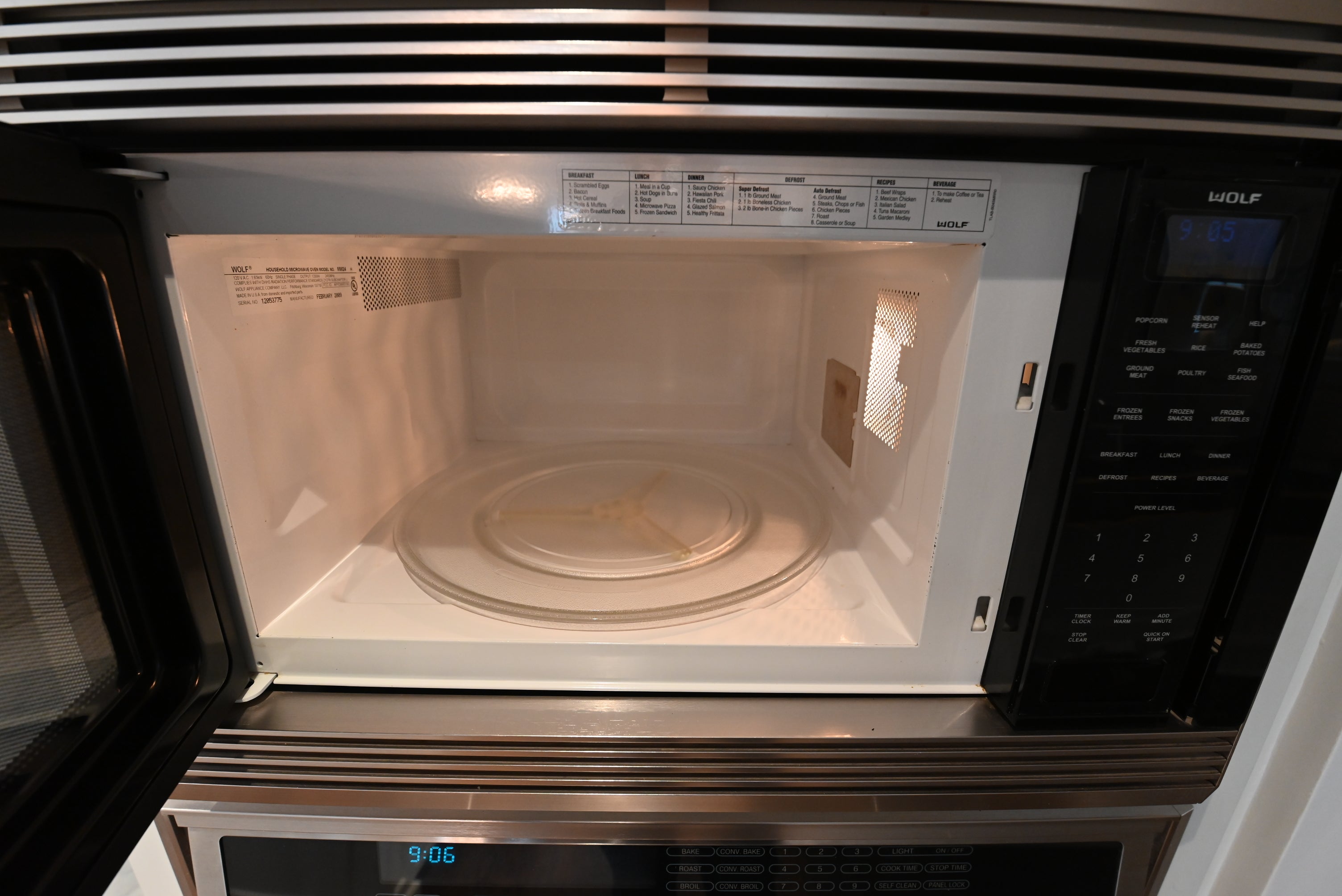 Crisp Lux White Traditional Pre-Owned Kitchen