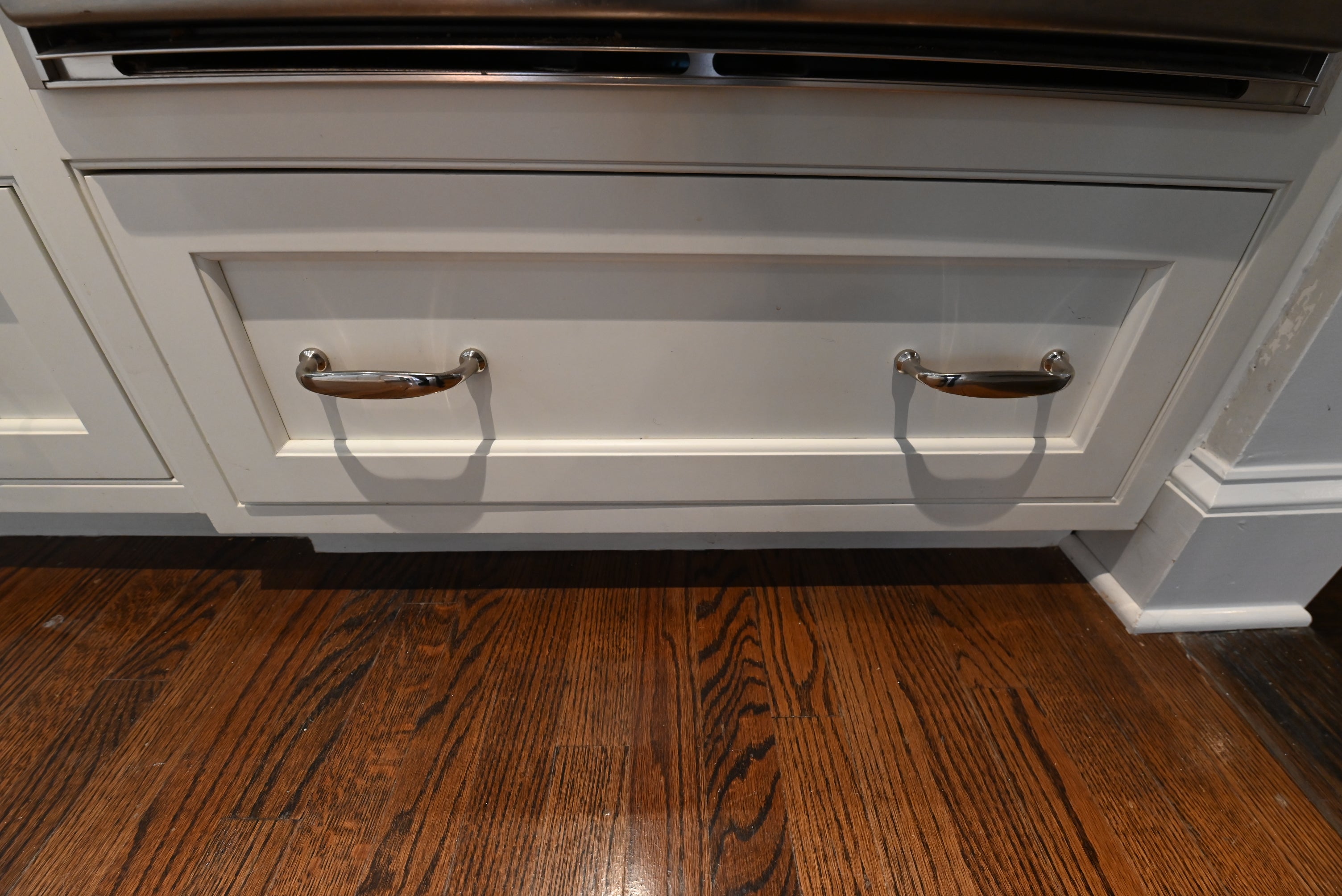 Crisp Lux White Traditional Pre-Owned Kitchen